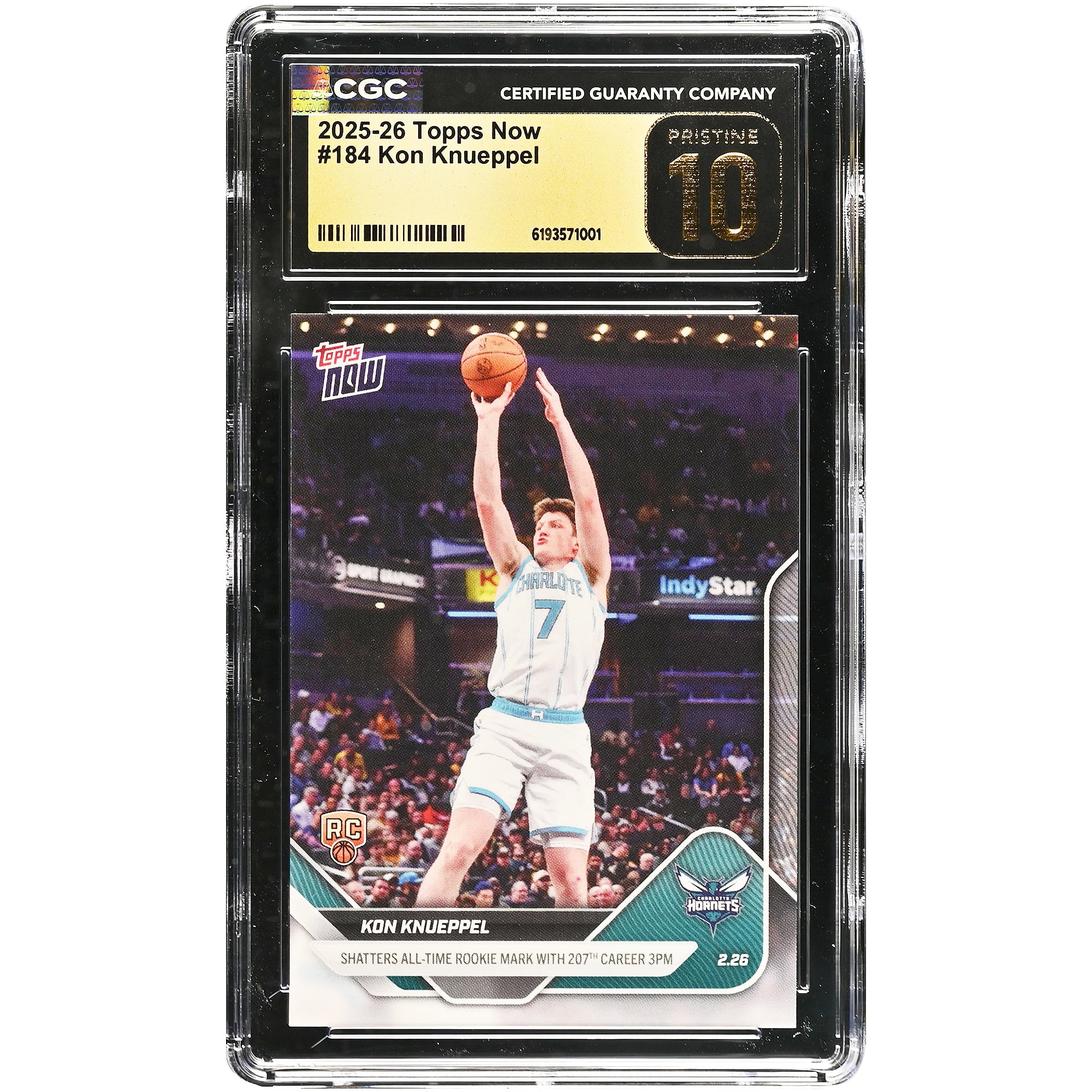 Kon Knueppel, Charlotte Hornets 2025-26 Topps Now : pulvérise le record absolu des recrues avec son 207e panier à trois points en carrière (n° 184), carte de recrue authentifiée CGC Pristine 10.