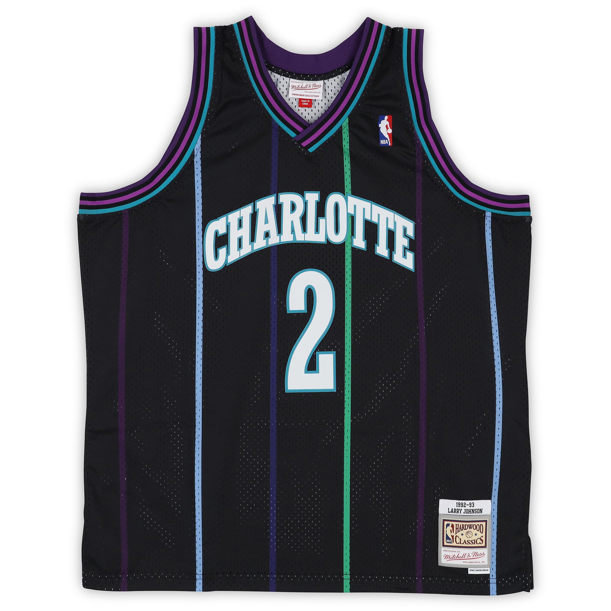 Maillot Swingman noir Mitchell & Ness Reloaded 1992, signé par Larry Johnson (Charlotte Hornets), avec plusieurs inscriptions - Édition limitée à 10 exemplaires