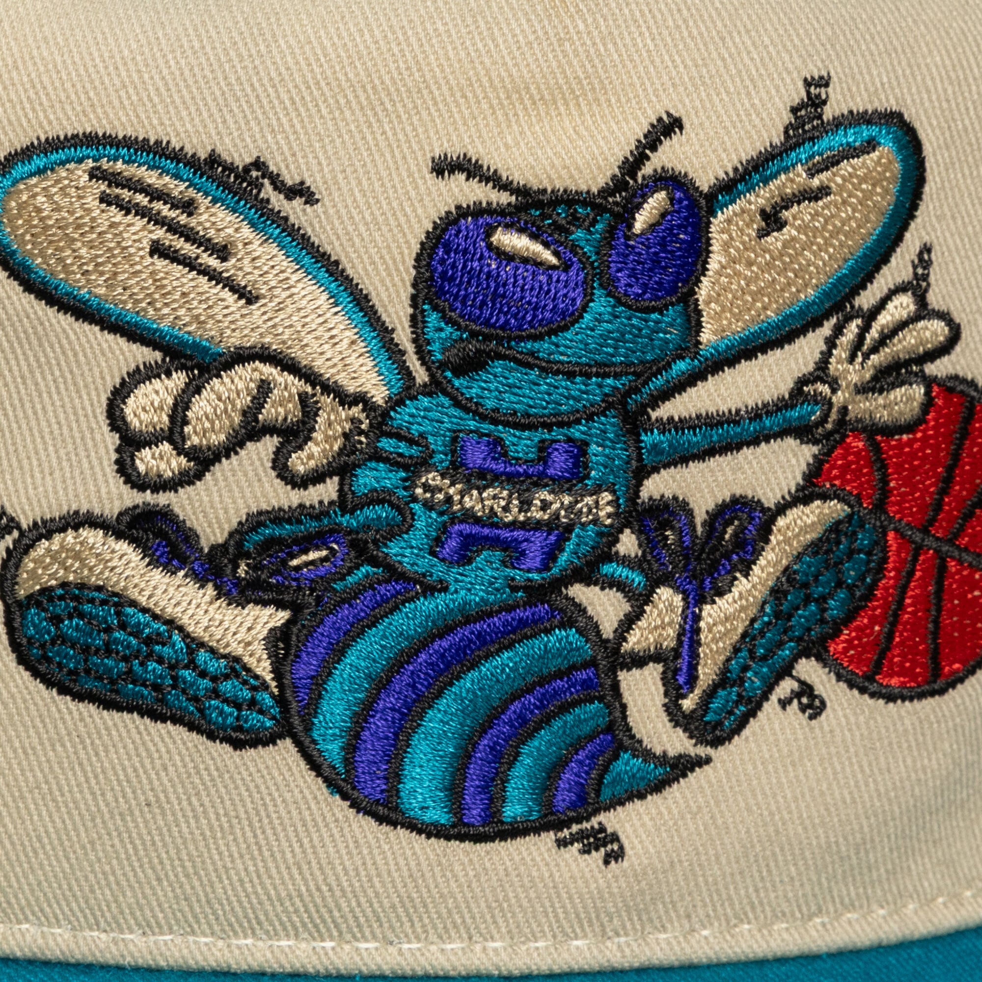 Men's Mitchell & Ness Cream Charlotte Hornets Hardwood Classics Retro Roots Snapback Hat