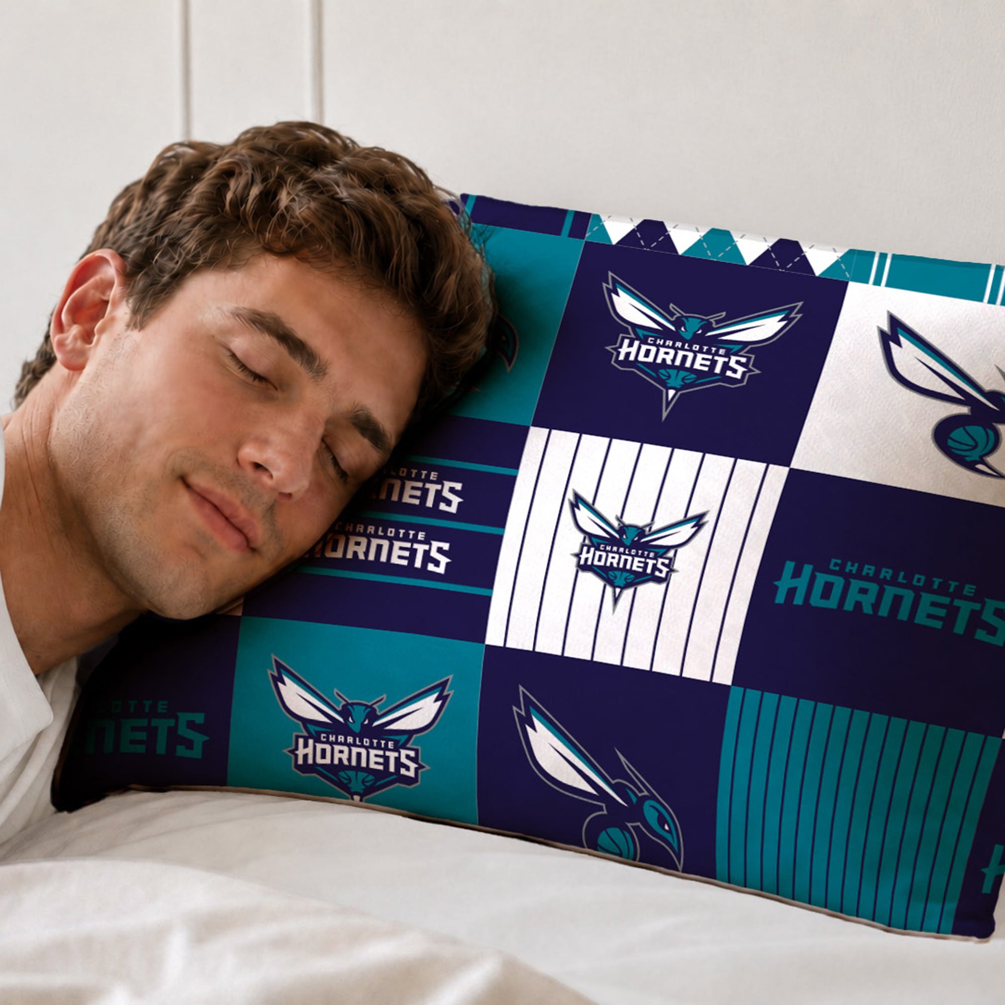 Ensemble de literie trois pièces à carreaux patchwork Pegasus Charlotte Hornets, format grand/queen.