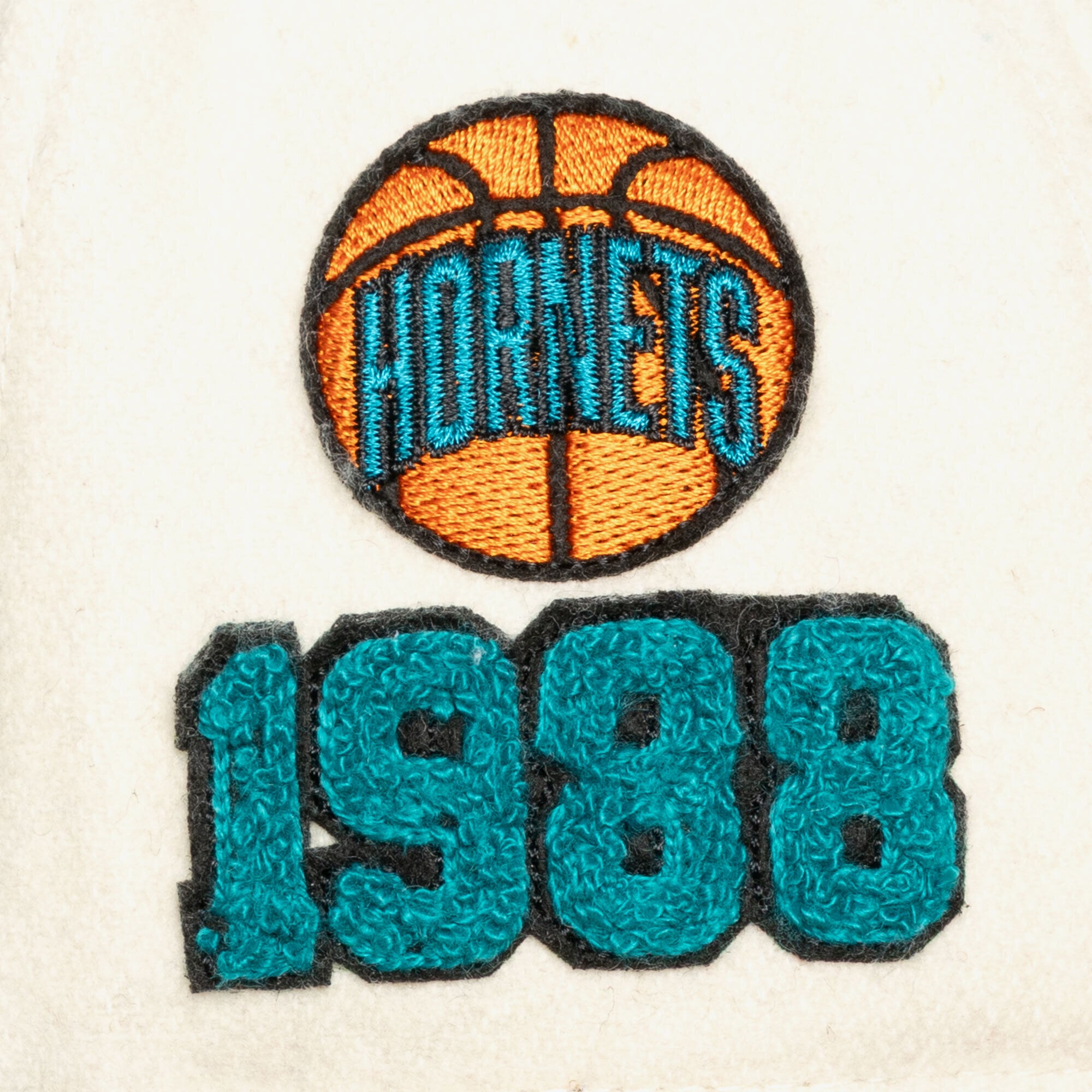 Casquette unisexe Mitchell & Ness crème Charlotte Hornets Team Pro ajustable