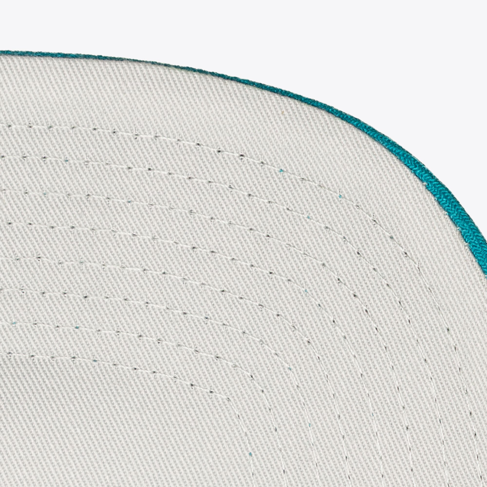 Casquette unisexe Mitchell & Ness crème Charlotte Hornets Team Pro ajustable