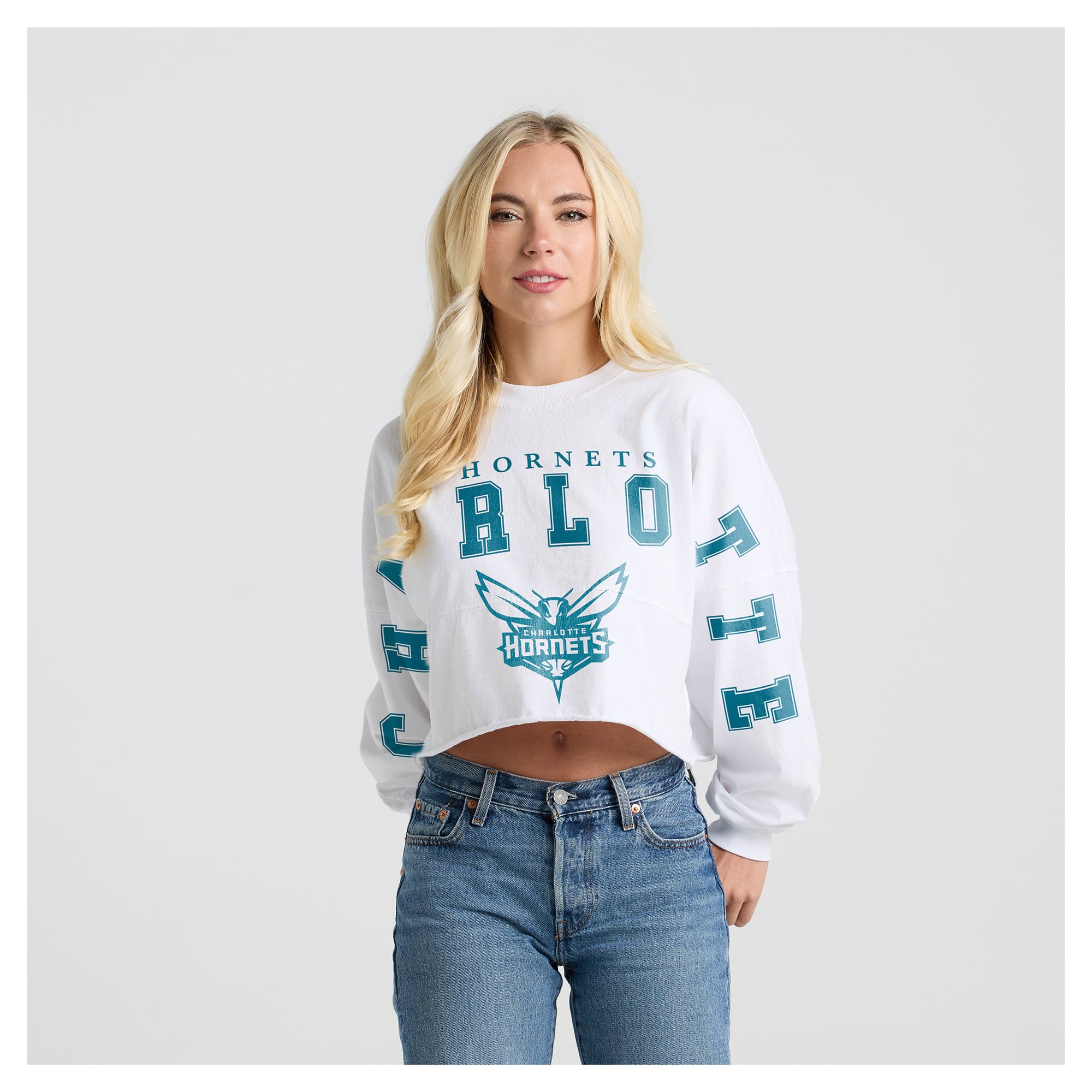 Women's Fanatics White Charlotte Hornets Spirit Jersey Cropped Crew Neck Sweatshirt