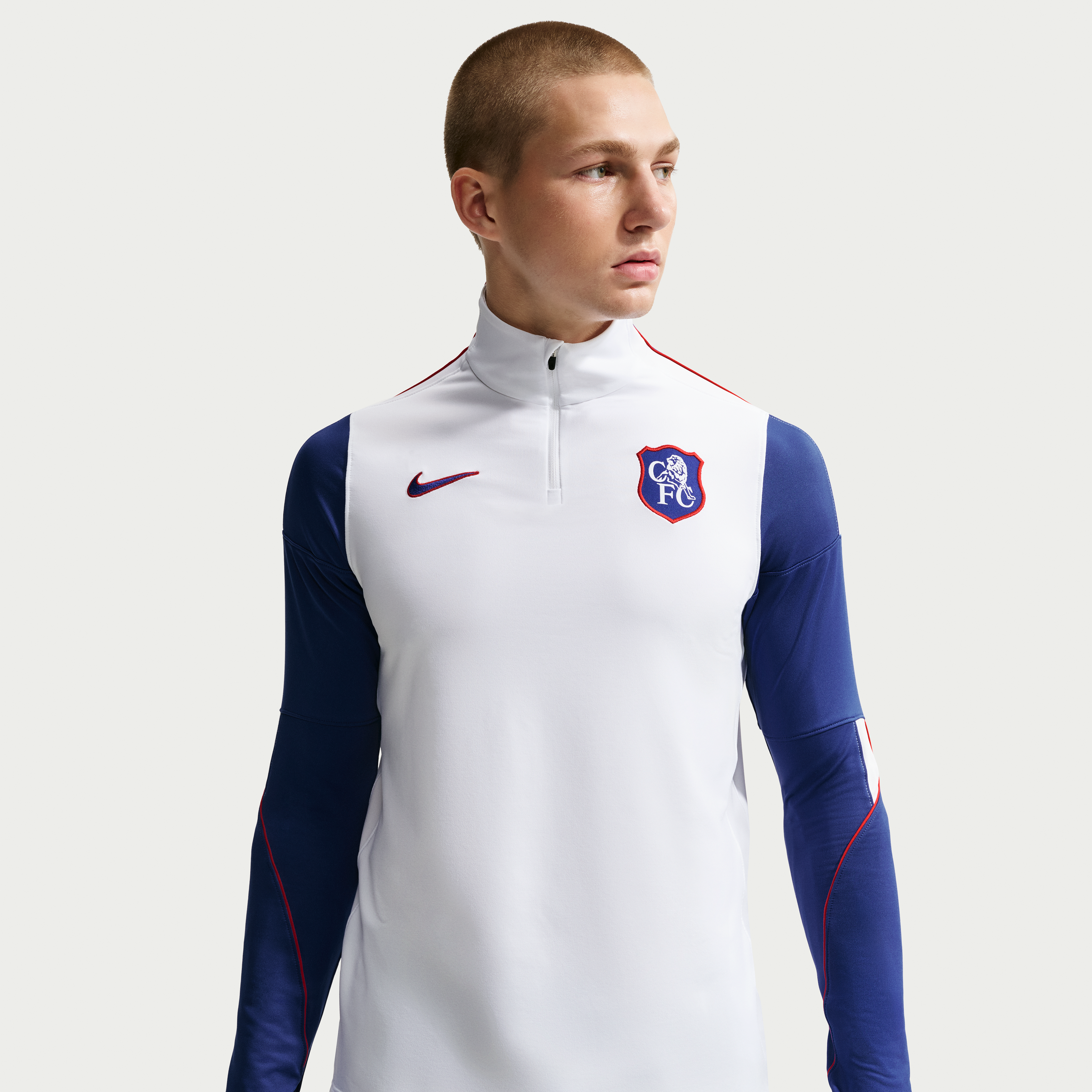 Haut de survêtement Nike Chelsea Strike Dri-FIT blanc à manches longues et fermeture éclair quart tour pour homme