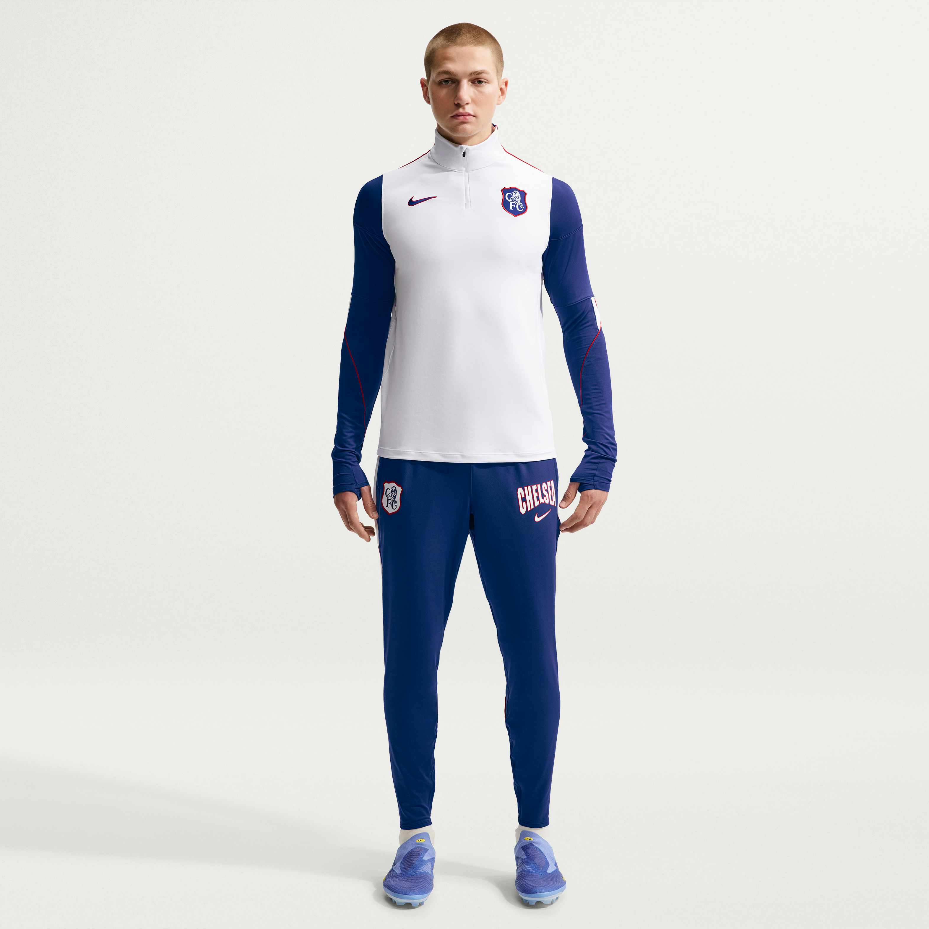 Haut de survêtement Nike Chelsea Strike Dri-FIT blanc à manches longues et fermeture éclair quart tour pour homme