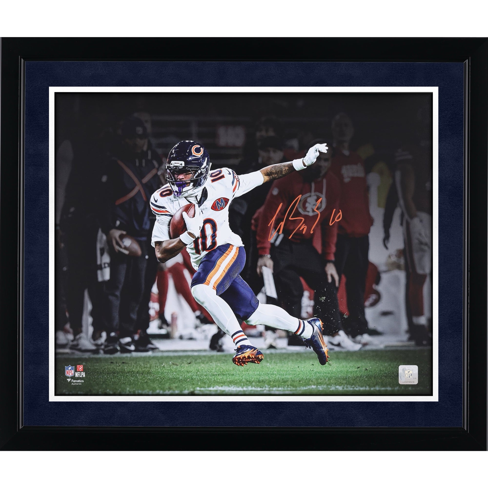 Photo de Luther Burden III, joueur des Chicago Bears, en pleine course, autographiée (40,6 x 50,8 cm).