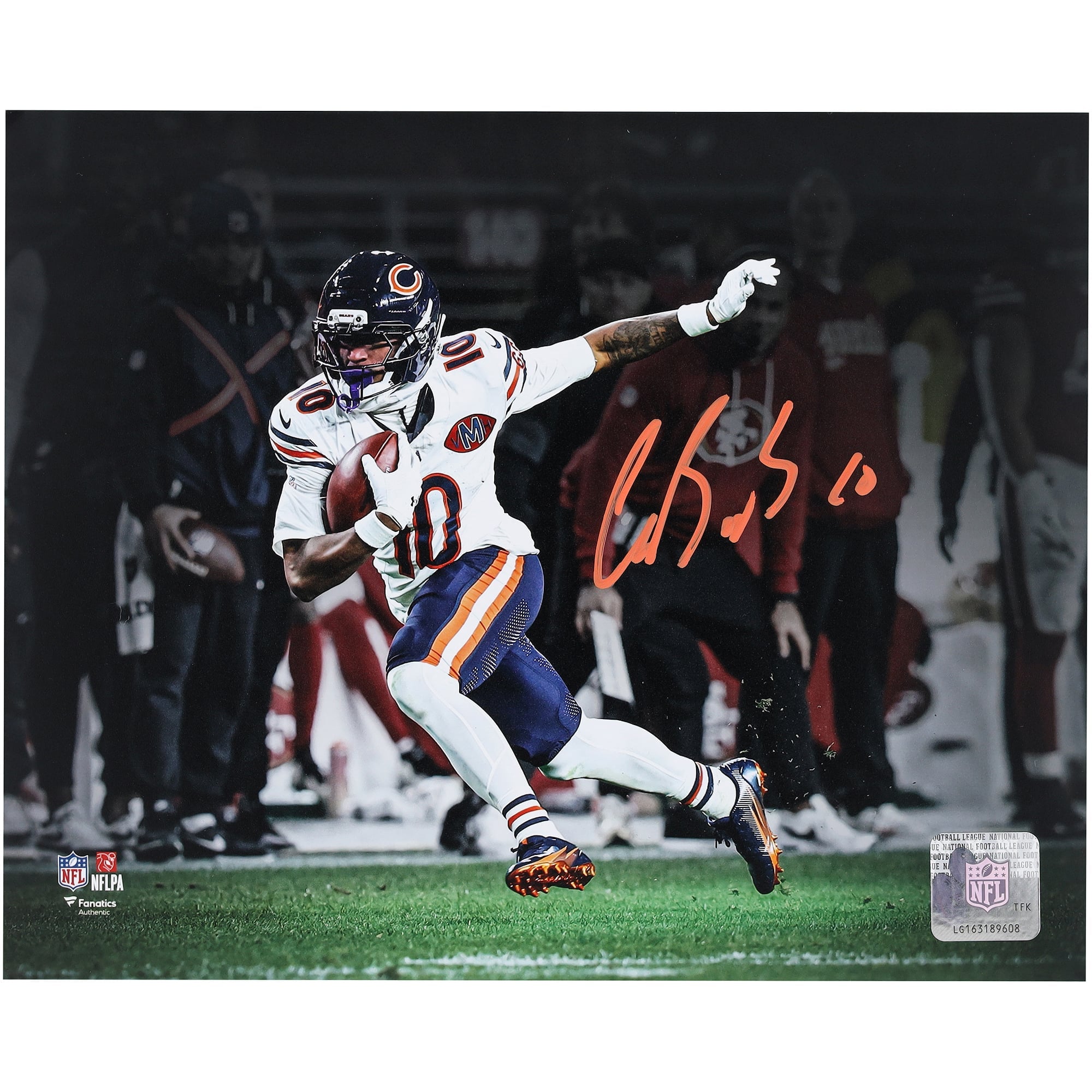 Photo de Luther Burden III, joueur des Bears de Chicago, autographiée (8 x 10 pouces), prise en pleine course.