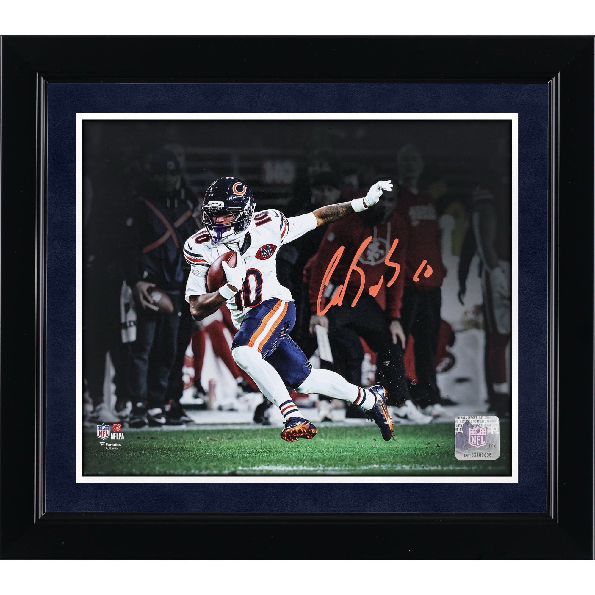 Photo de Luther Burden III, joueur des Bears de Chicago, autographiée (8 x 10 pouces), prise en pleine course.