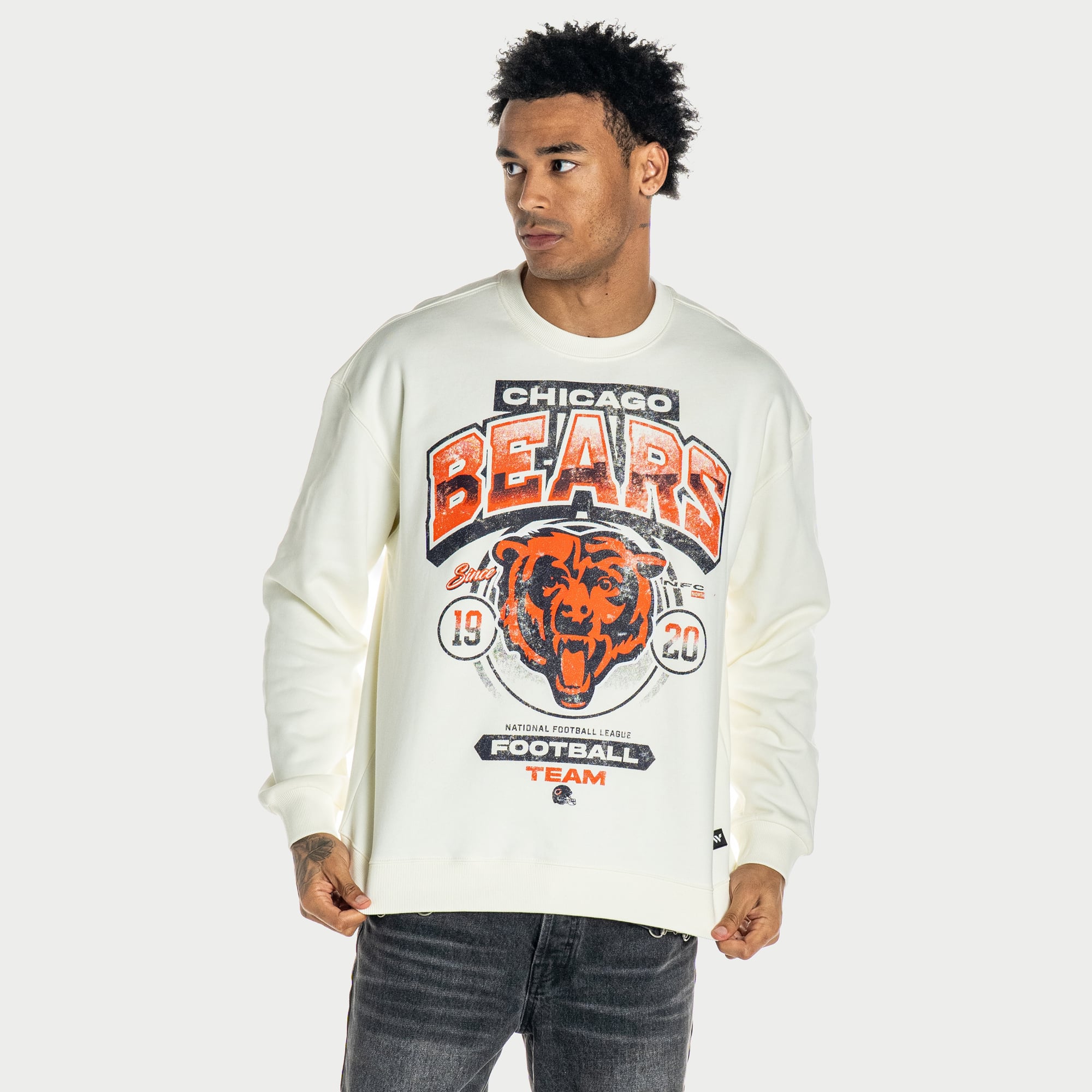 Sweat-shirt unisexe The Wild Collective couleur crème à motif Chicago Bears