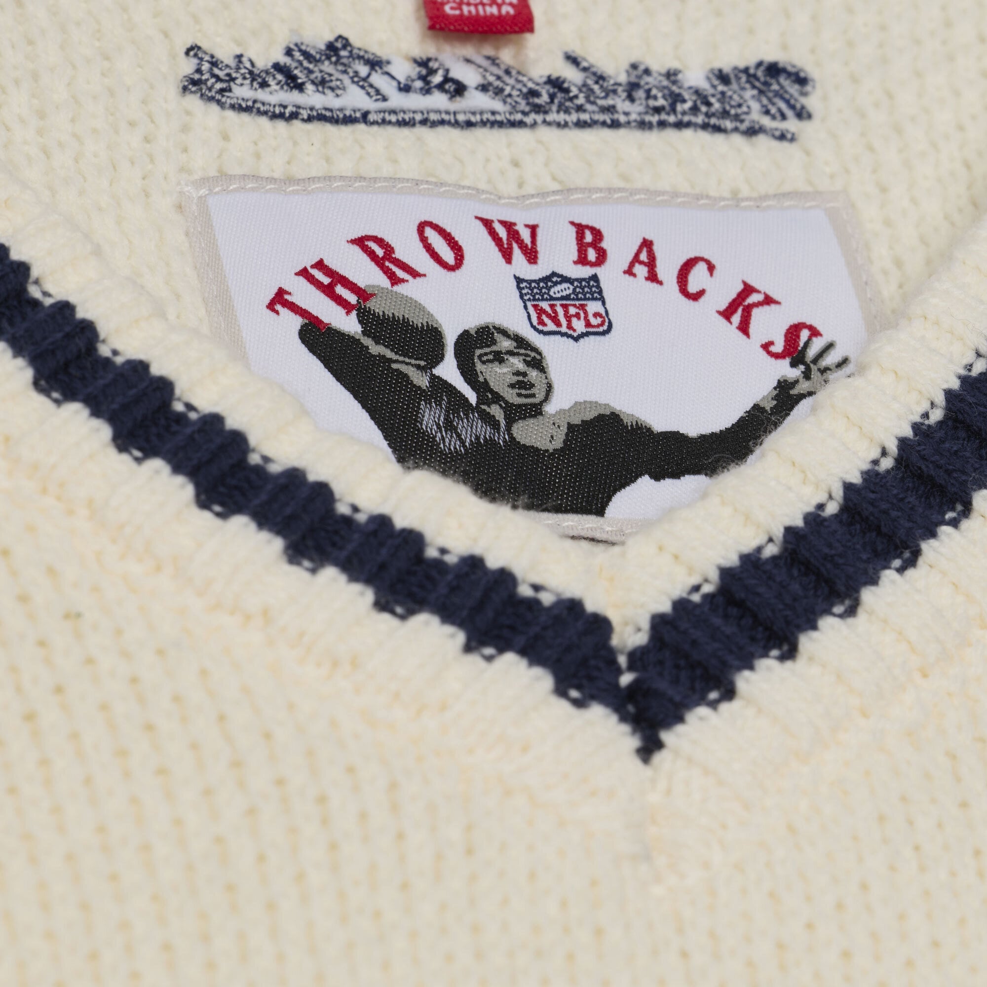 Gilet sans manches Mitchell & Ness crème pour femme, motif Chicago Bears Retro Roots, col en V