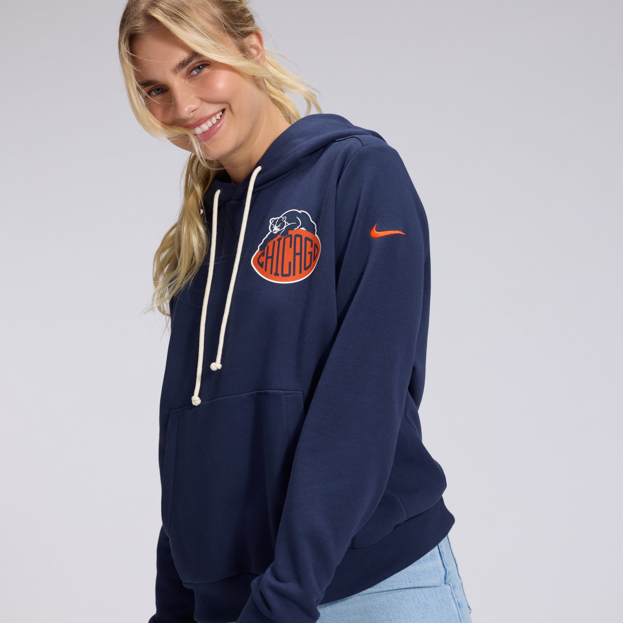 Women's Nike Navy Chicago Bears 2026 Rivalries Collection Standard Issue Sideline Pullover Hoodie