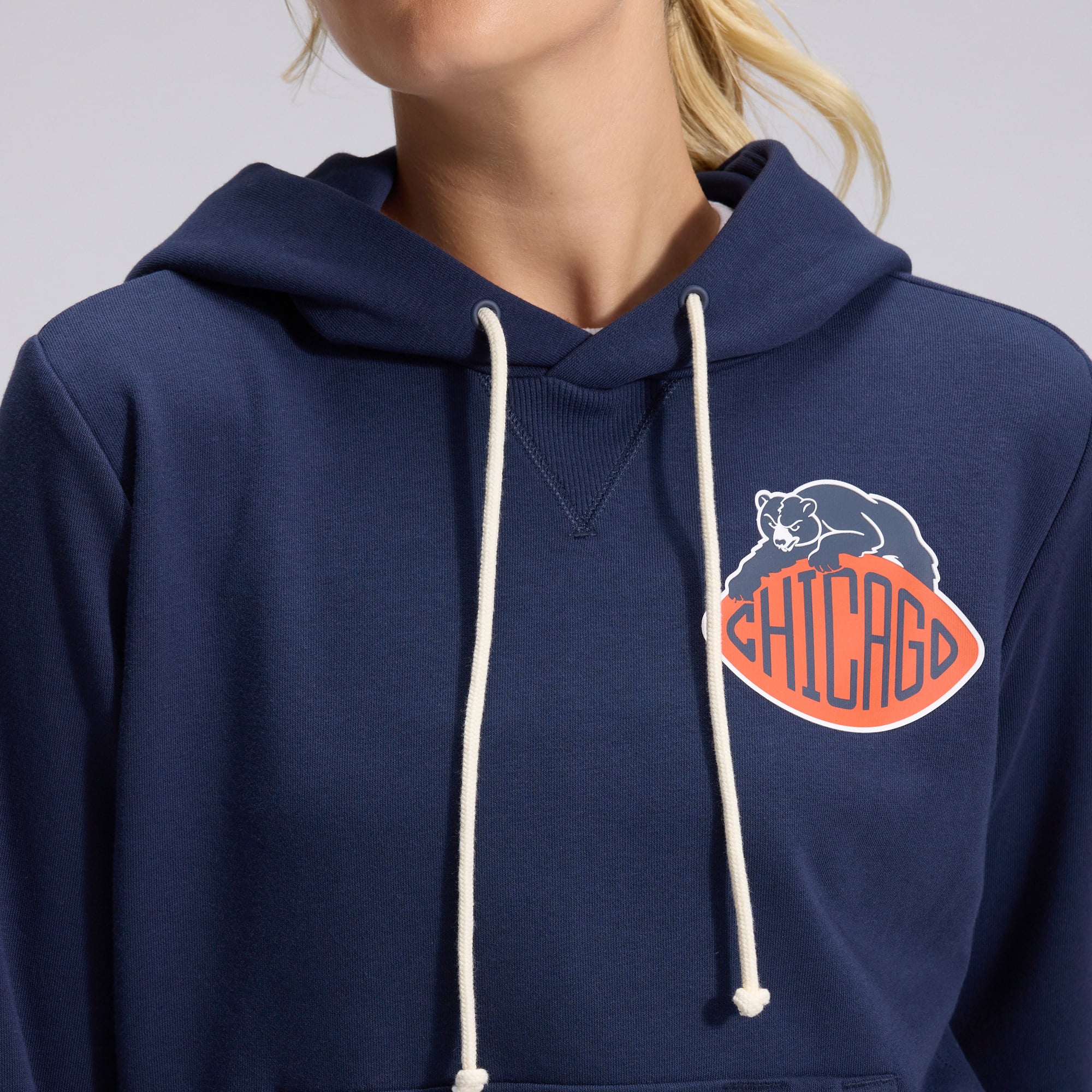 Women's Nike Navy Chicago Bears 2026 Rivalries Collection Standard Issue Sideline Pullover Hoodie