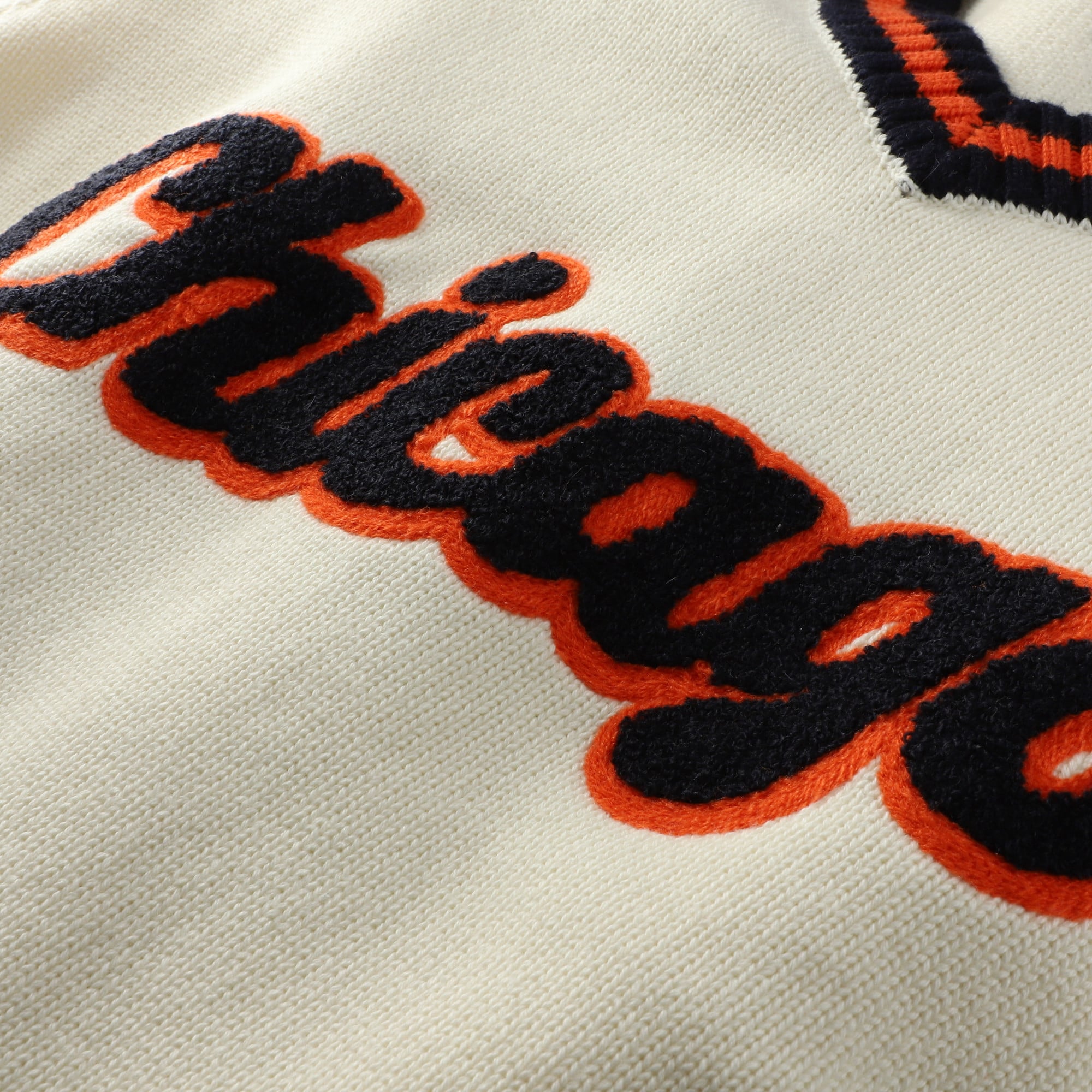 Pull col V en jacquard crème Chicago Bears pour femme The Wild Collective
