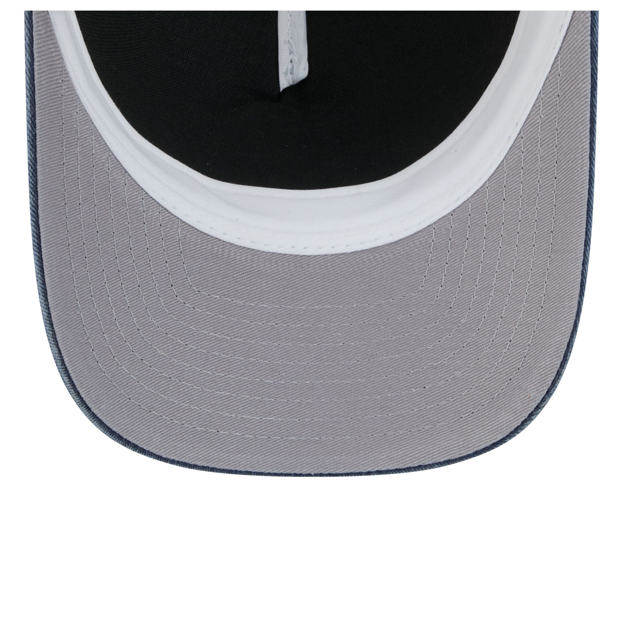 Casquette trucker ajustable New Era bleu marine Chicago Bears 9FORTY pour jeunes, modèle A-Frame M-Crown, pour fans des Bears de Chicago.