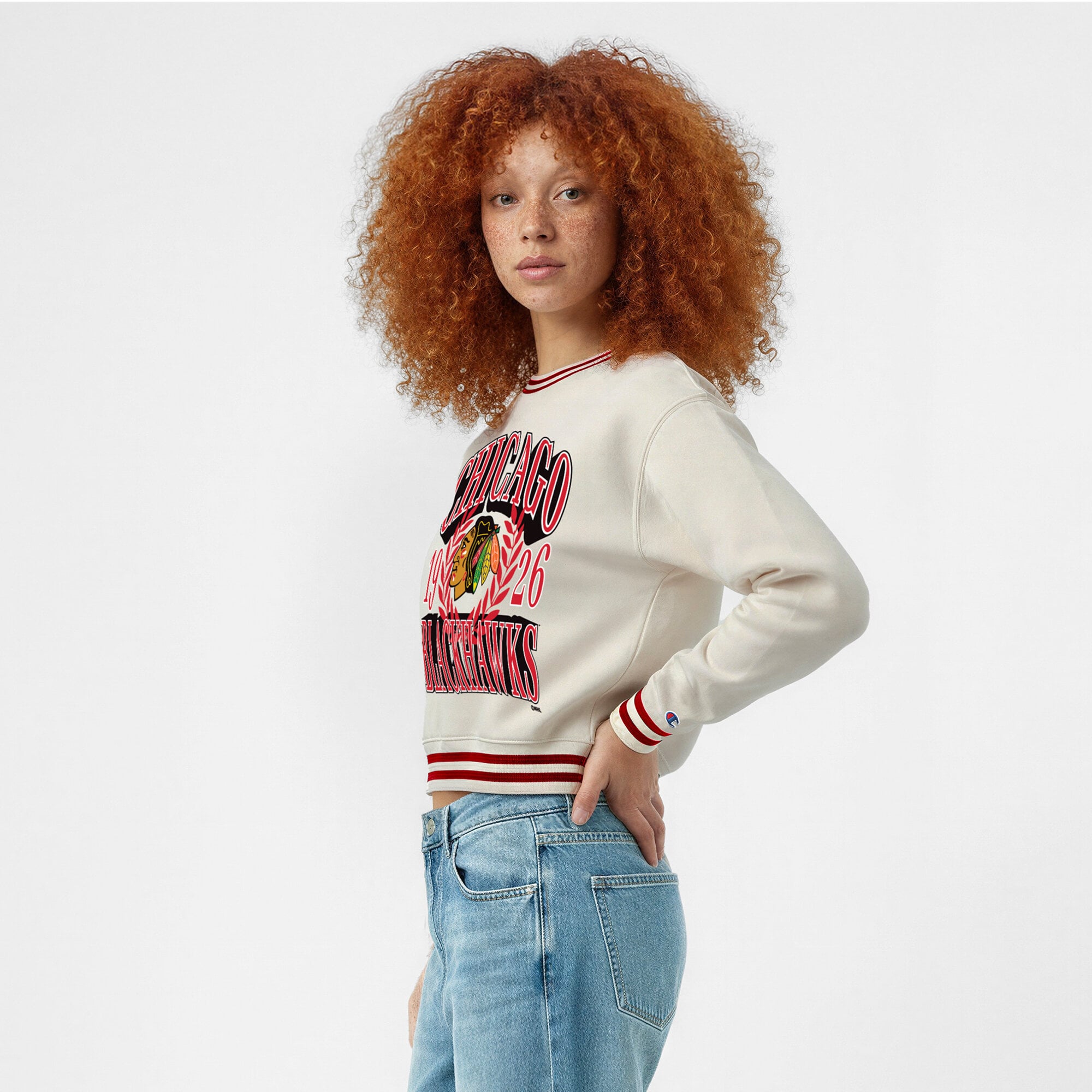 Sweat-shirt Champion crème pour femme, motif Bold Laurels des Blackhawks de Chicago, en fil tissé inversé.