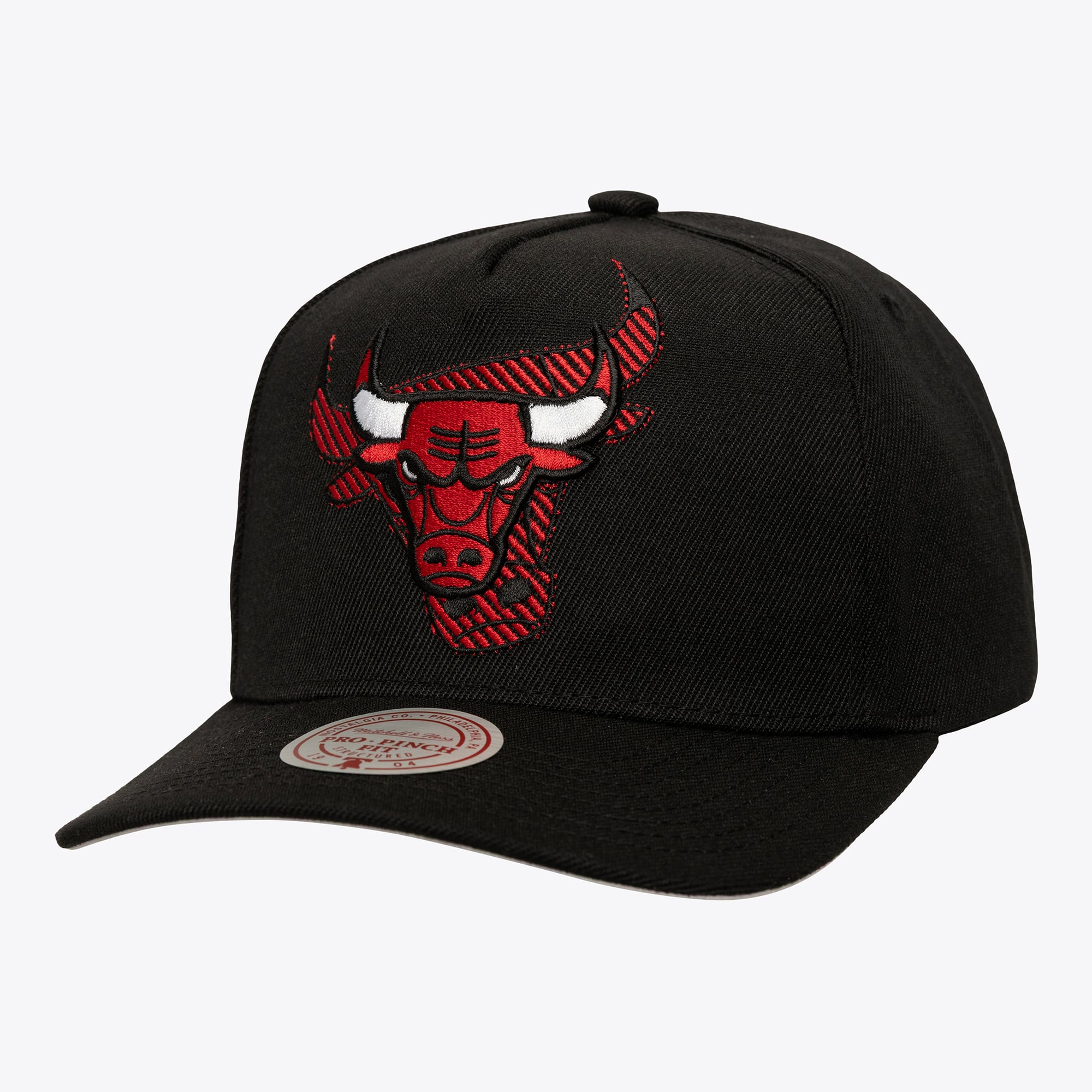 Chicago Bulls Black Tilted Pro Pinch Snapback Hat