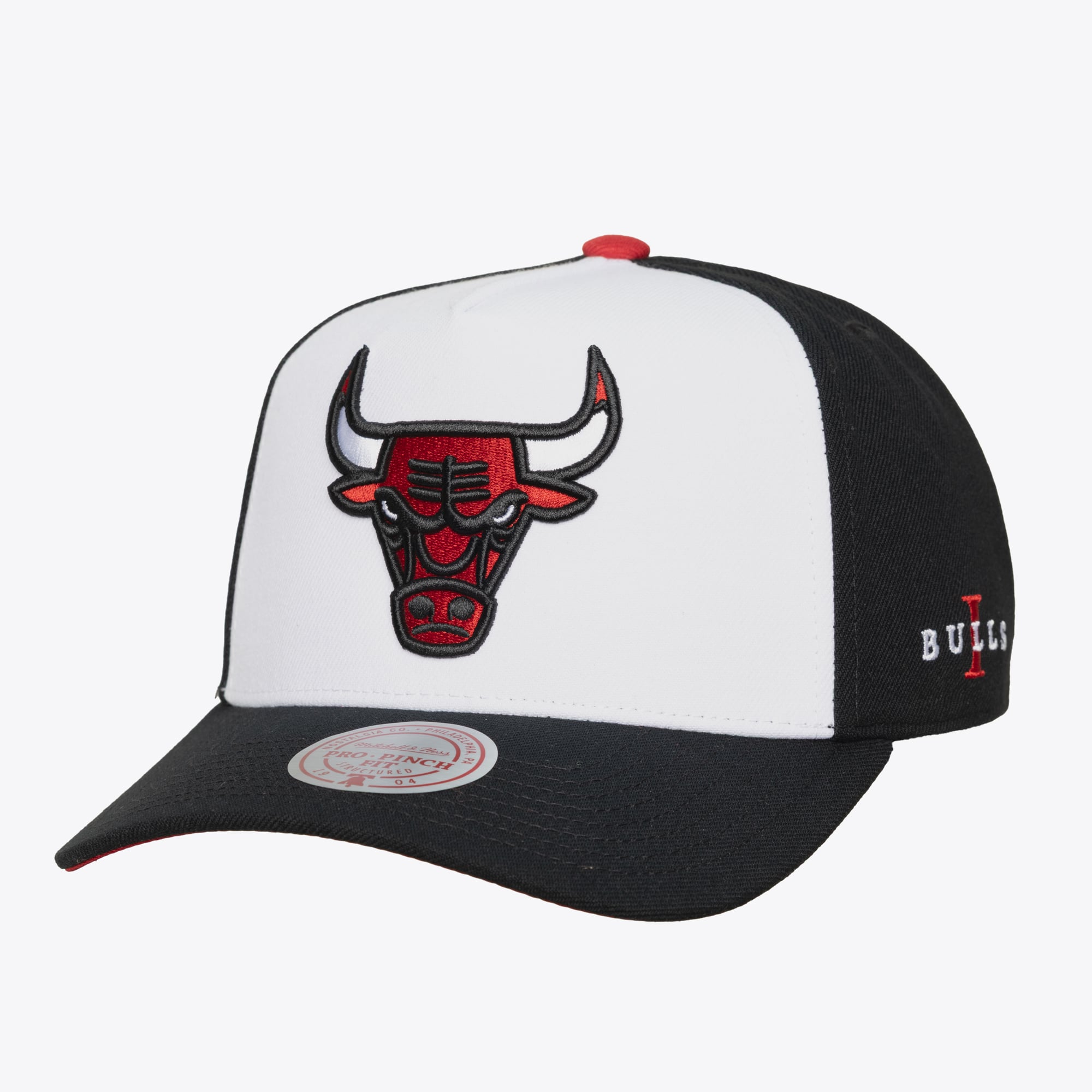 Chicago Bulls White/Black Core I Pro Pinch Snapback Hat