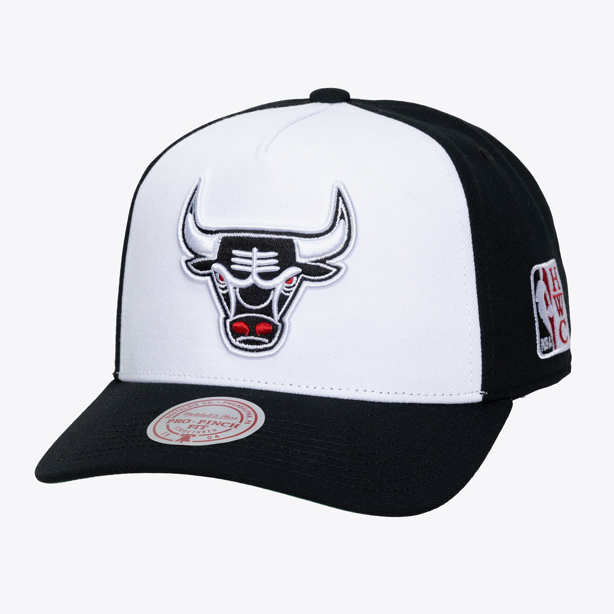 Chicago Bulls White/Black Hardwood Classics Legendary Away Pro Pinch Snapback Hat