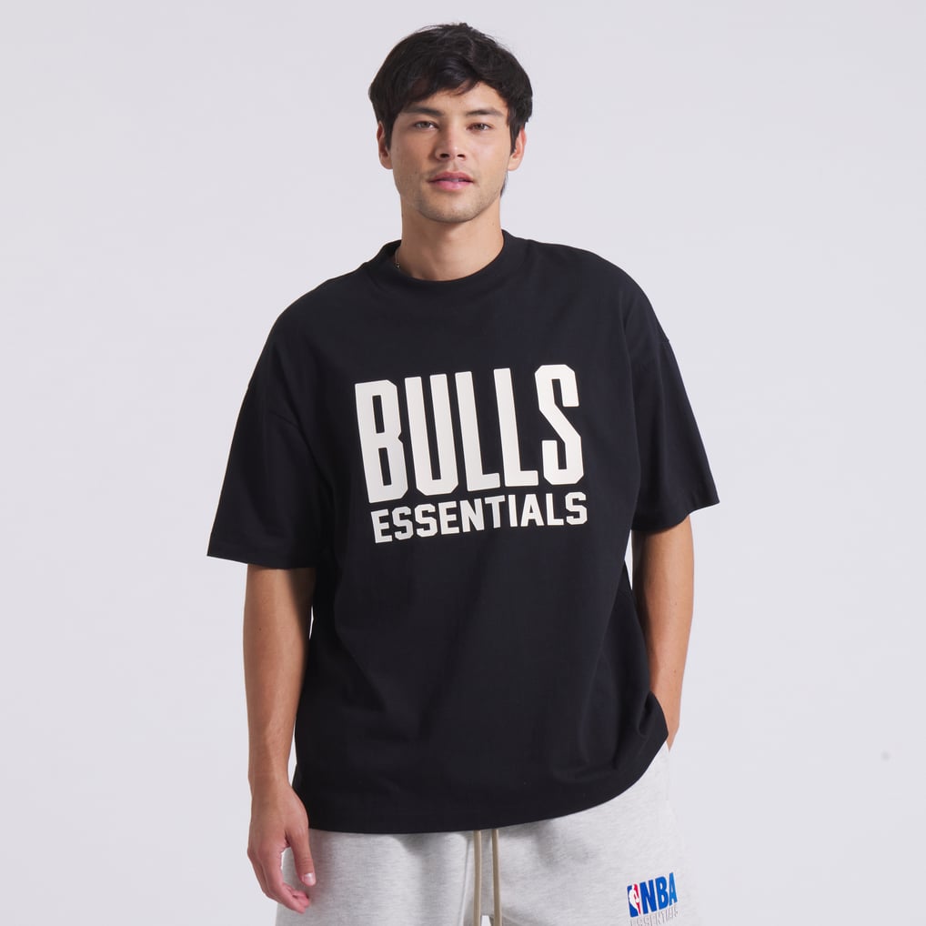 シカゴ・ブルズ x Fear Of God Essentials 半袖 Tシャツ ユニセックス