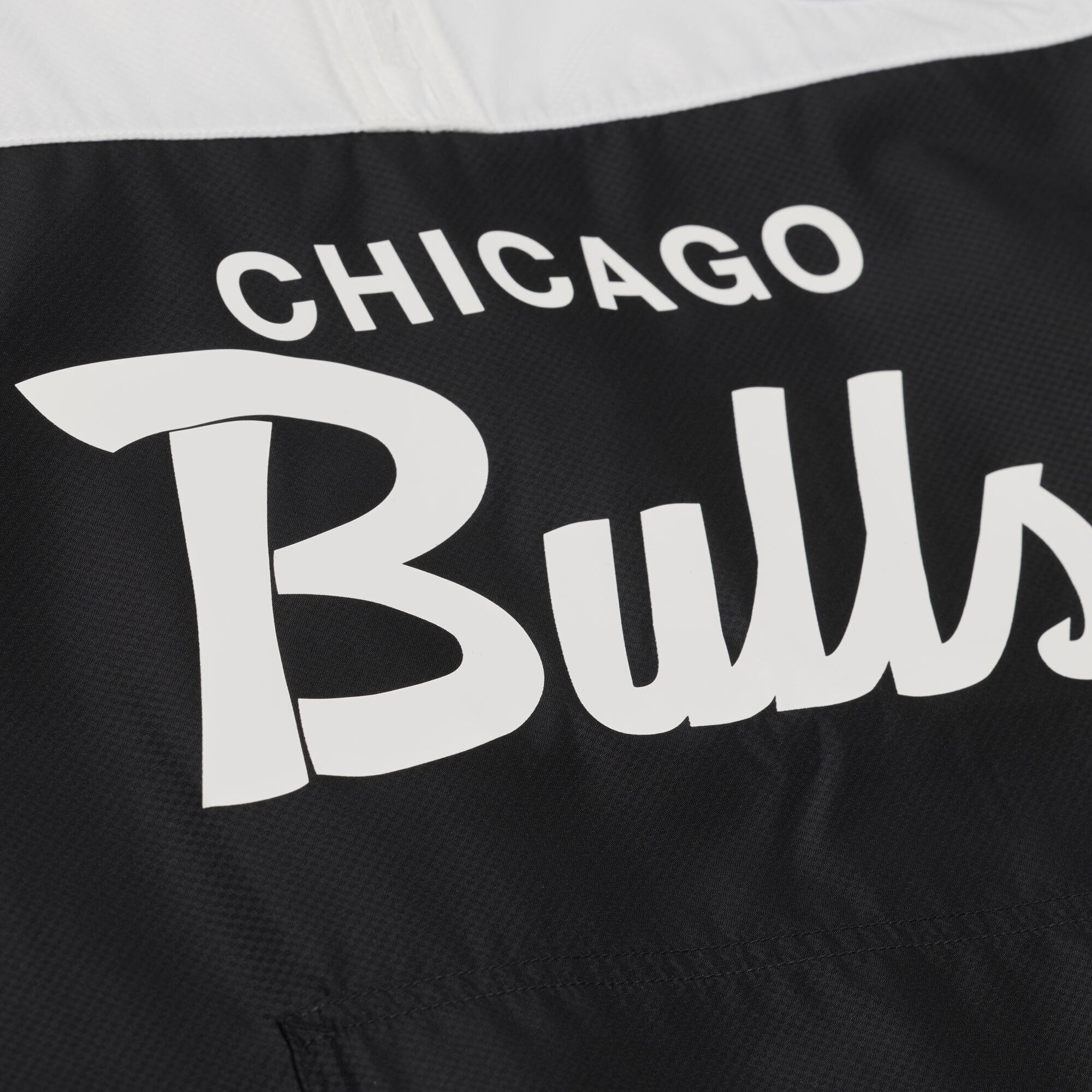 Men's Mitchell & Ness  Black Chicago Bulls Head Coach Lightweight Anorak Quarter-Zip Windbreaker