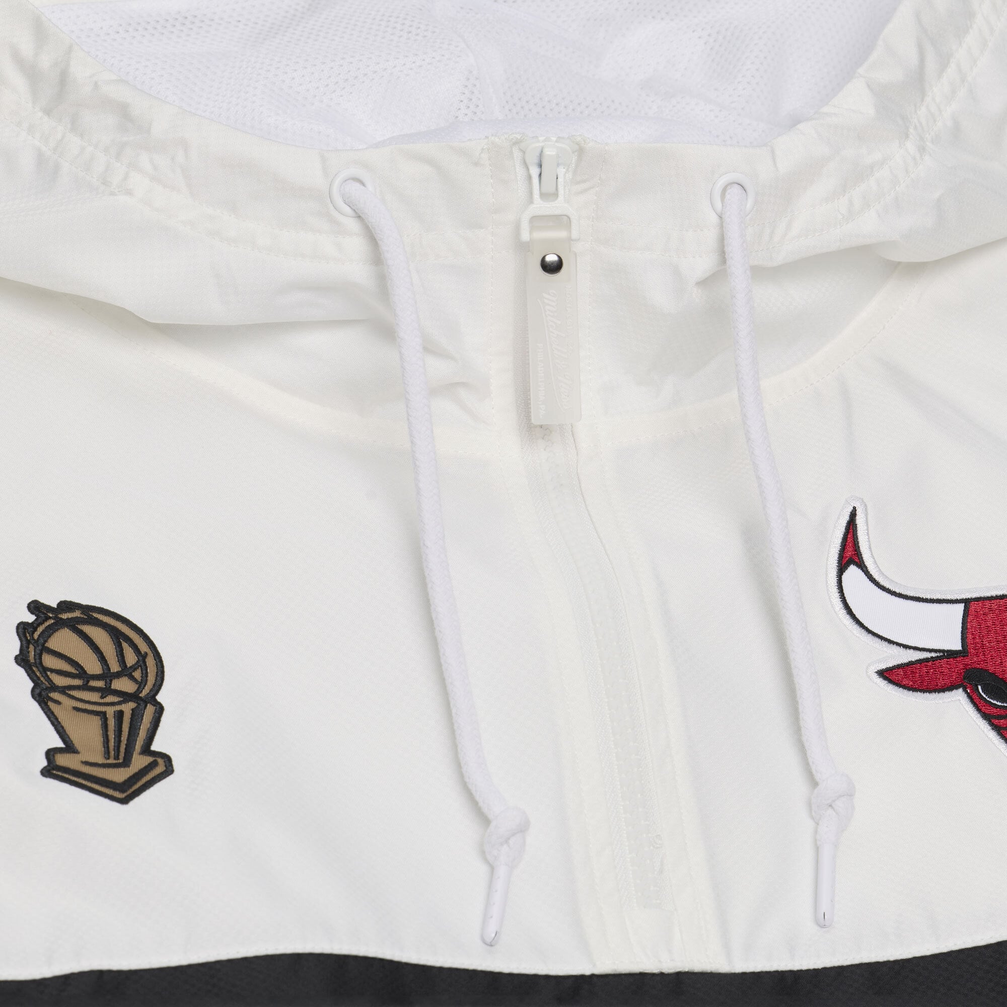 Men's Mitchell & Ness  Black Chicago Bulls Head Coach Lightweight Anorak Quarter-Zip Windbreaker