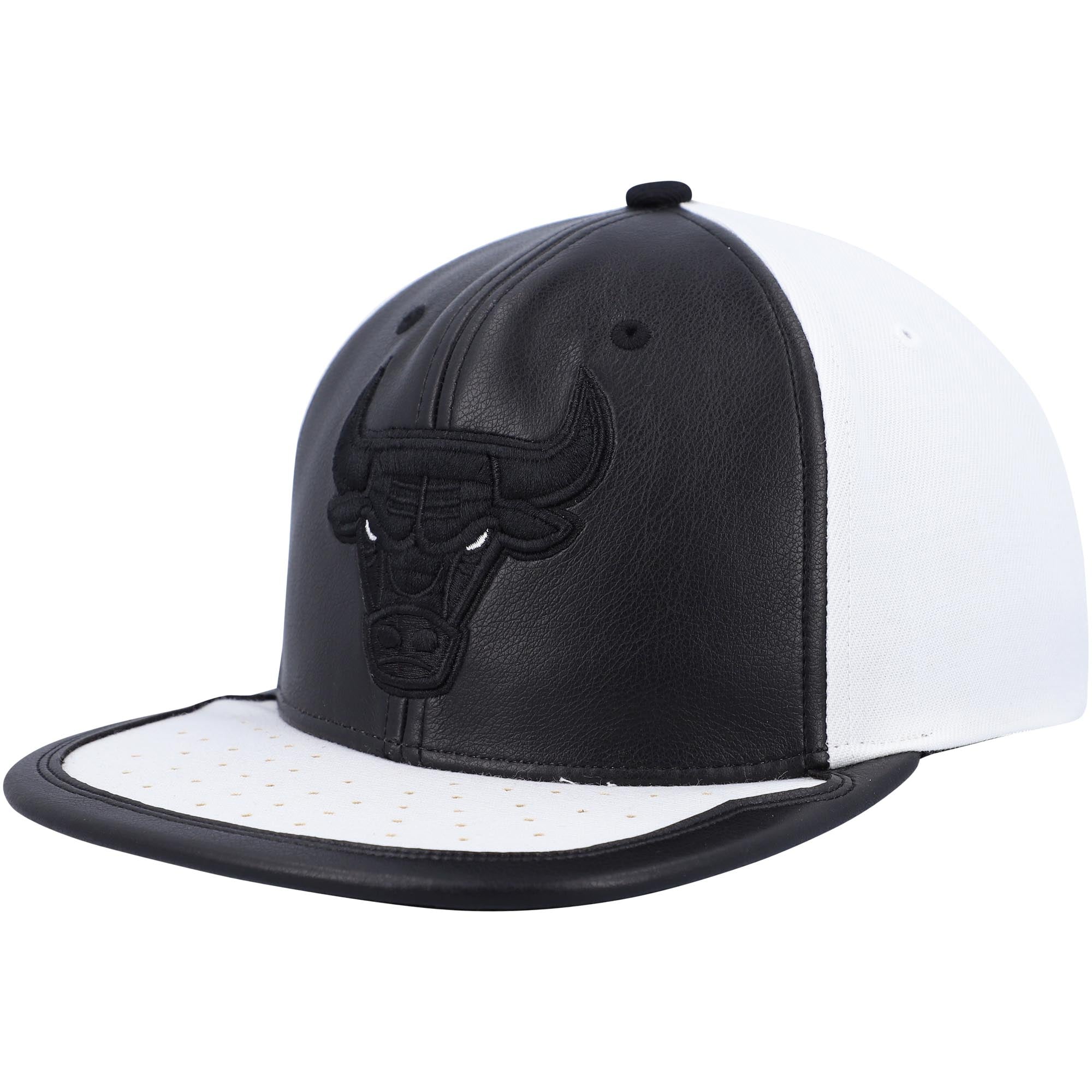 Men's Chicago Bulls Mitchell & Ness Black/White NBA Day One Snapback Hat