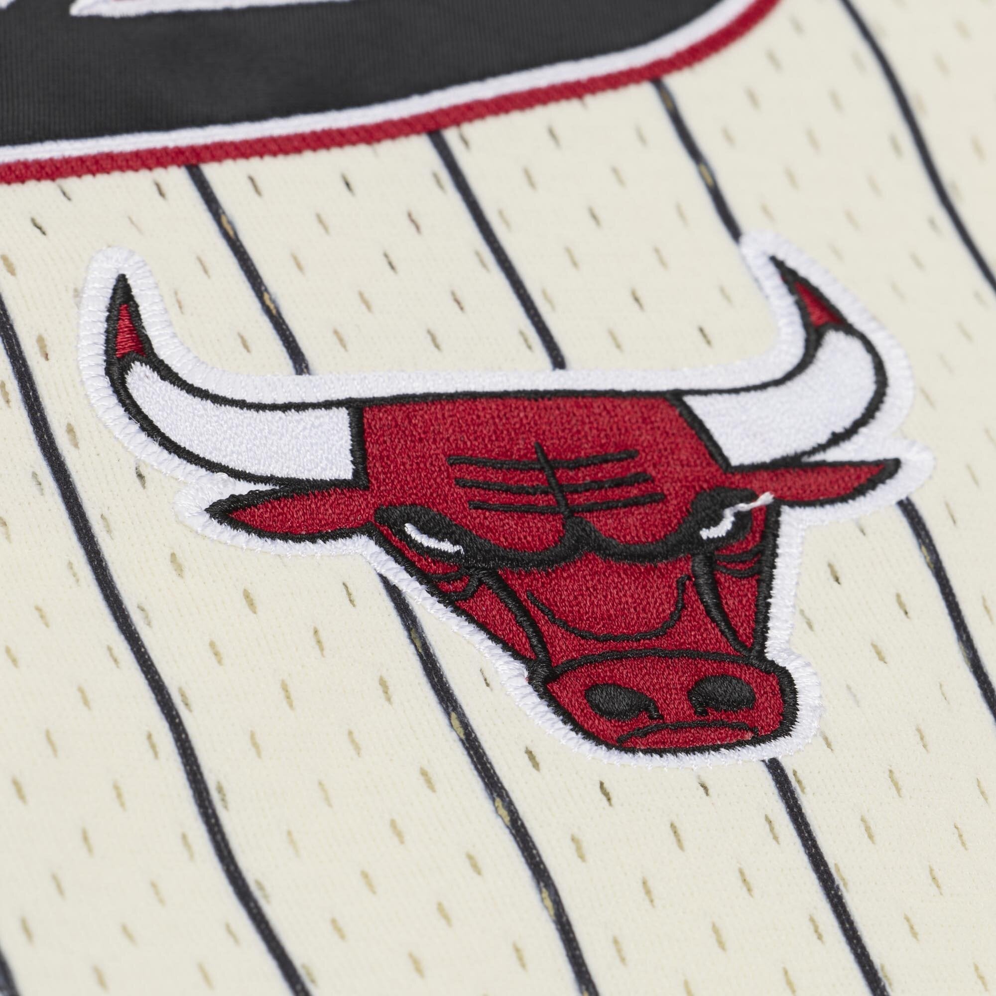 Maillot Mitchell & Ness Dennis Rodman crème Chicago Bulls pour homme, en maille et à boutons.