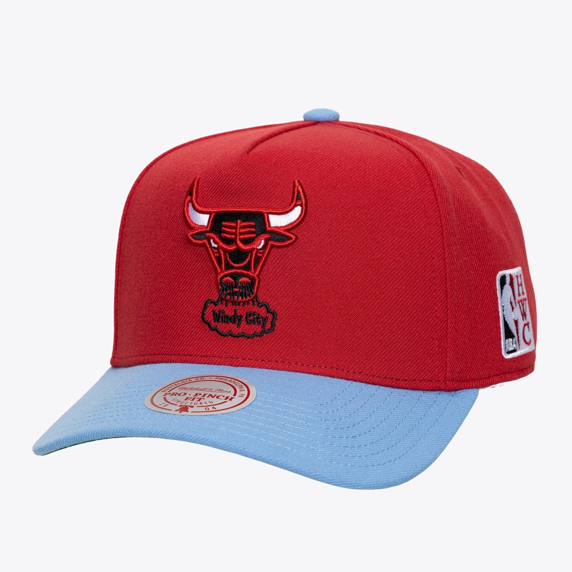 Men's Chicago Bulls Mitchell & Ness Red Legendary Home Pro Pinch Snapback Hat