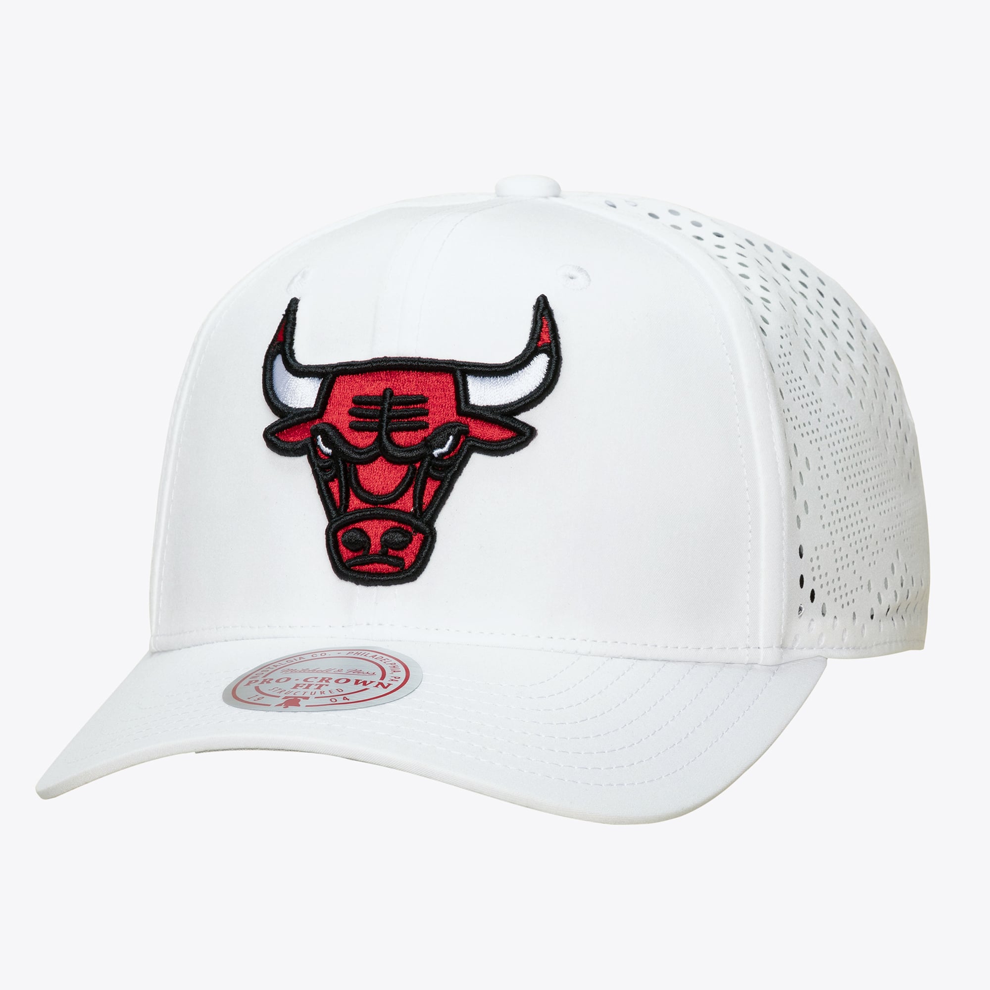 Men's Mitchell & Ness White Chicago Bulls Perfect Lightweight Pro Crown Adjustable Hat