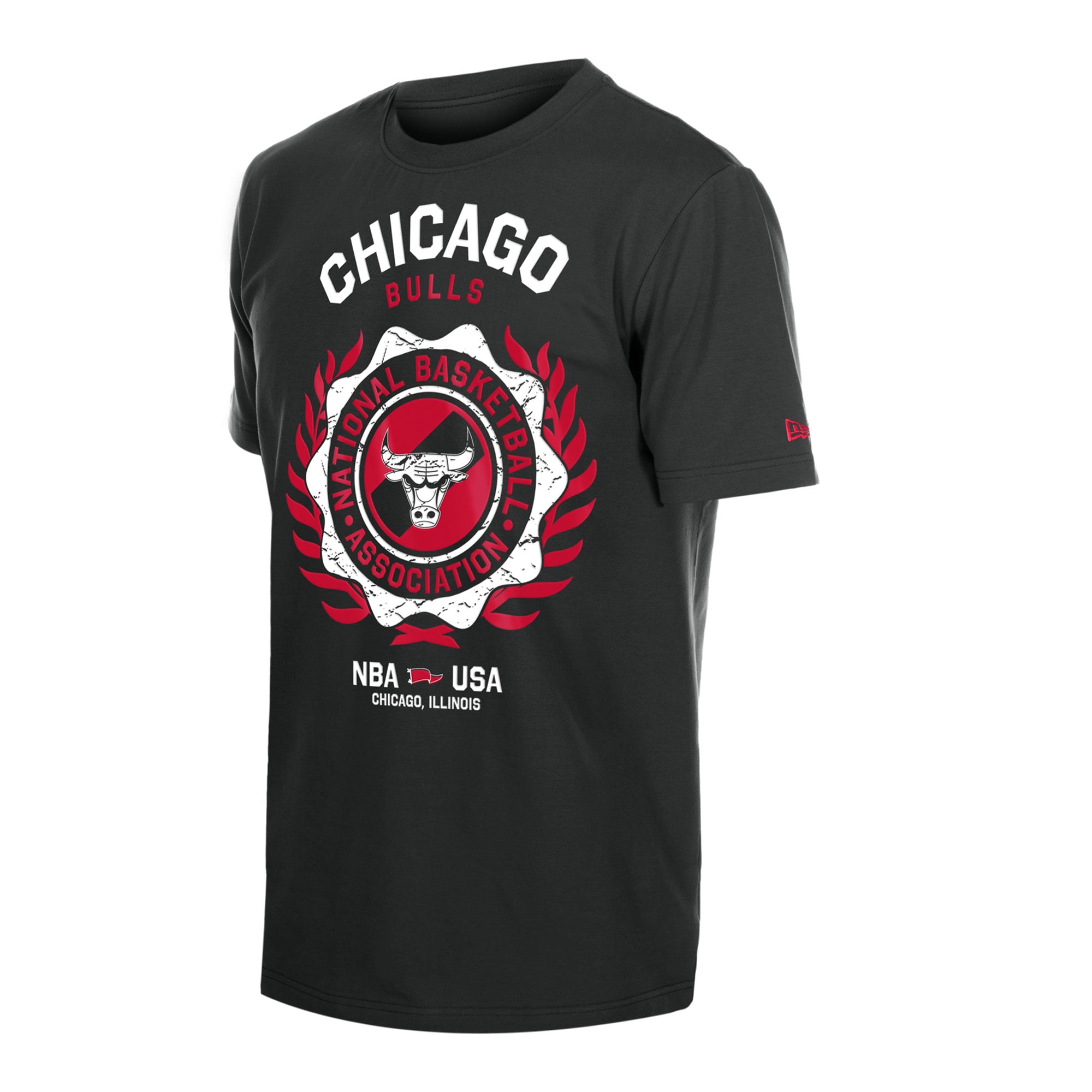 T-shirt floqué New Era noir pour homme, motif écusson des Chicago Bulls.