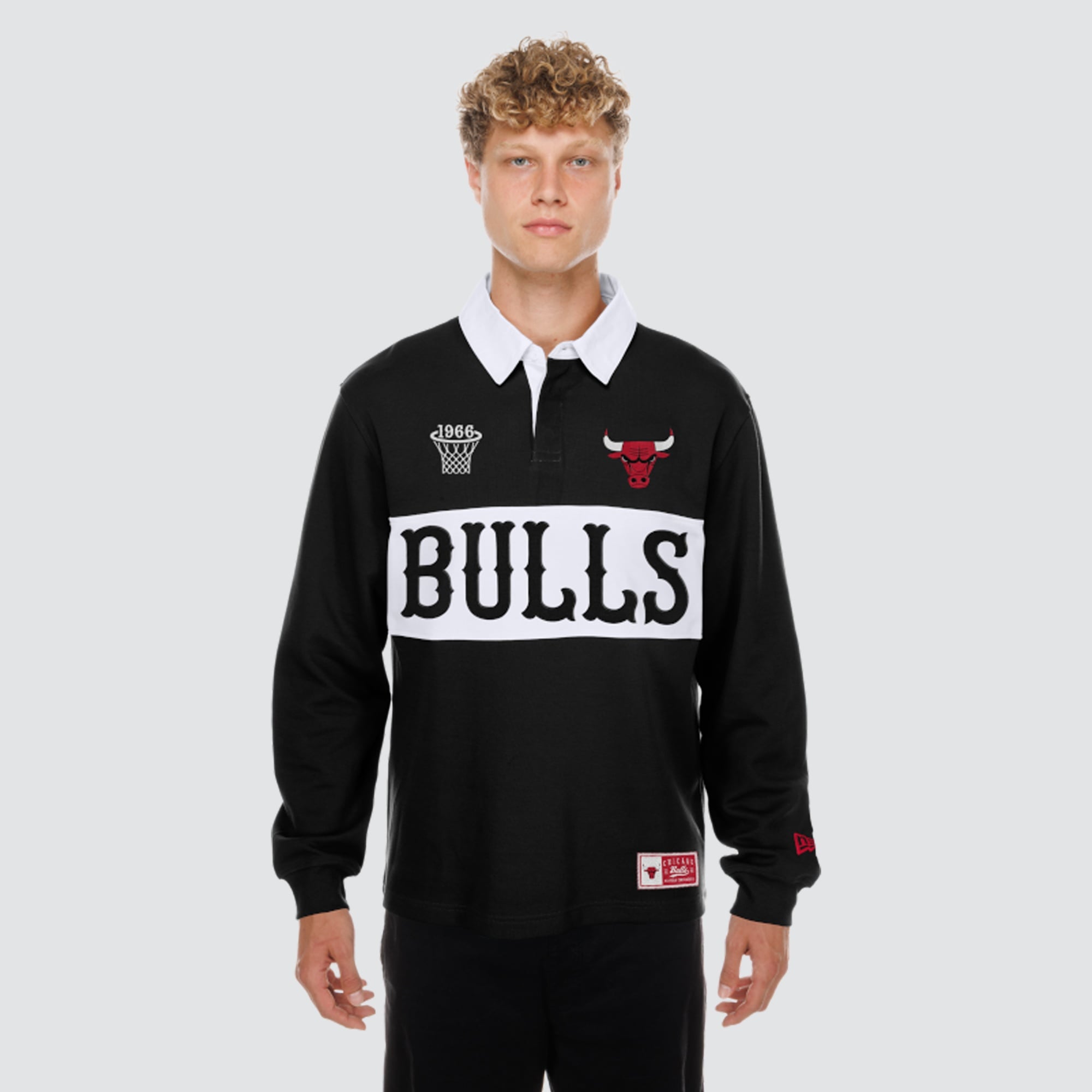 Polo de rugby à manches longues New Era noir Chicago Bulls pour homme