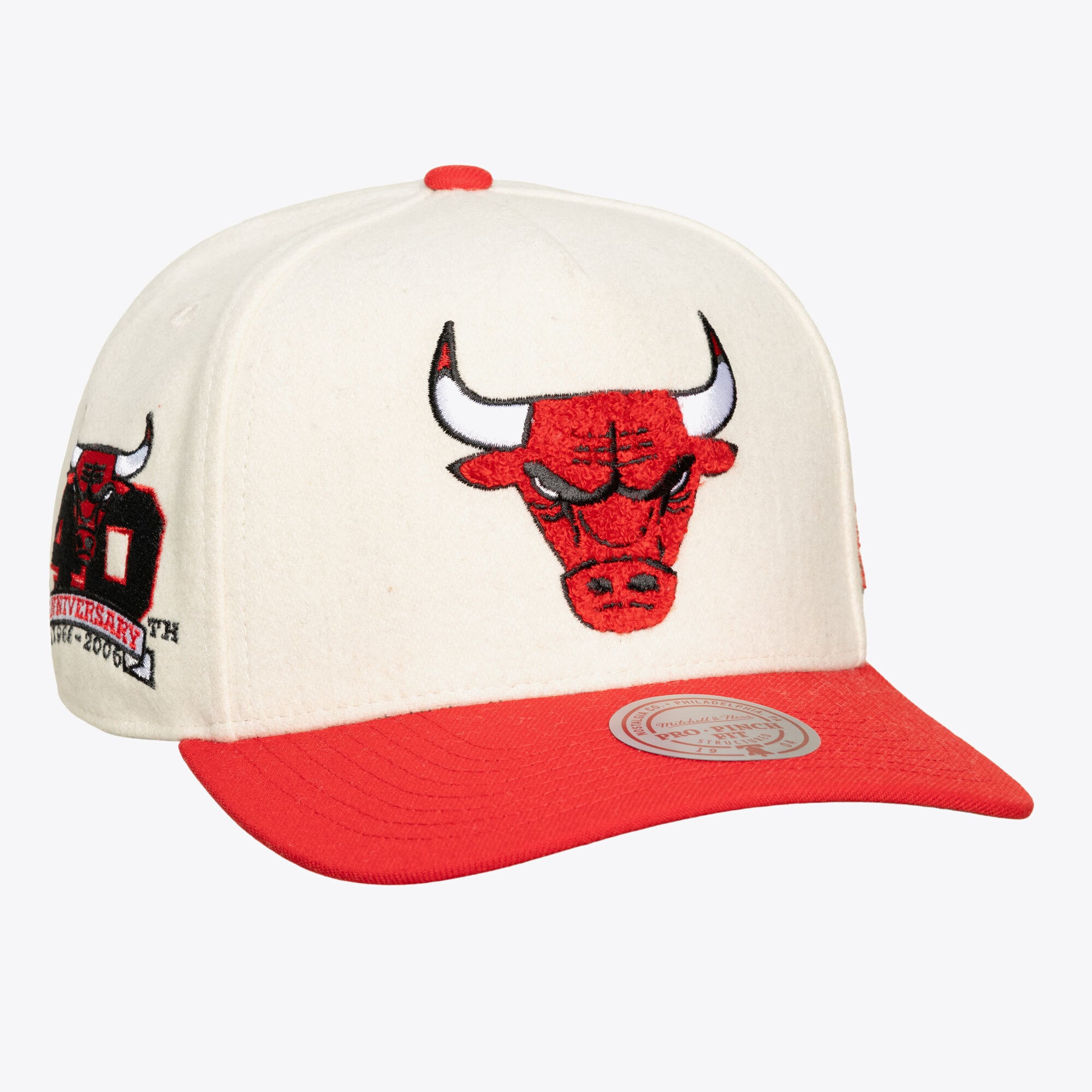 Unisex Mitchell & Ness Cream Chicago Bulls Cream Team Pro Adjustable Hat