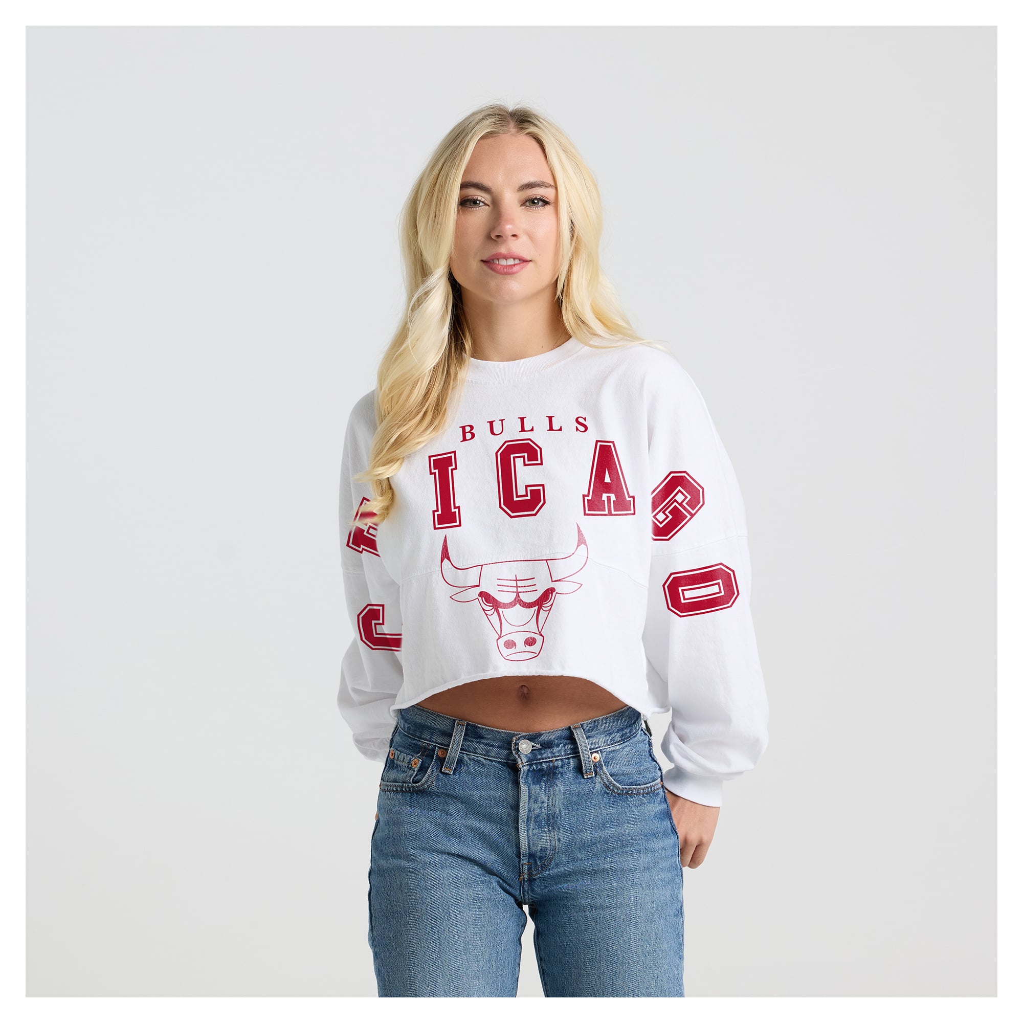 Women's Fanatics White Chicago Bulls Spirit Jersey Cropped Crew Neck Sweatshirt