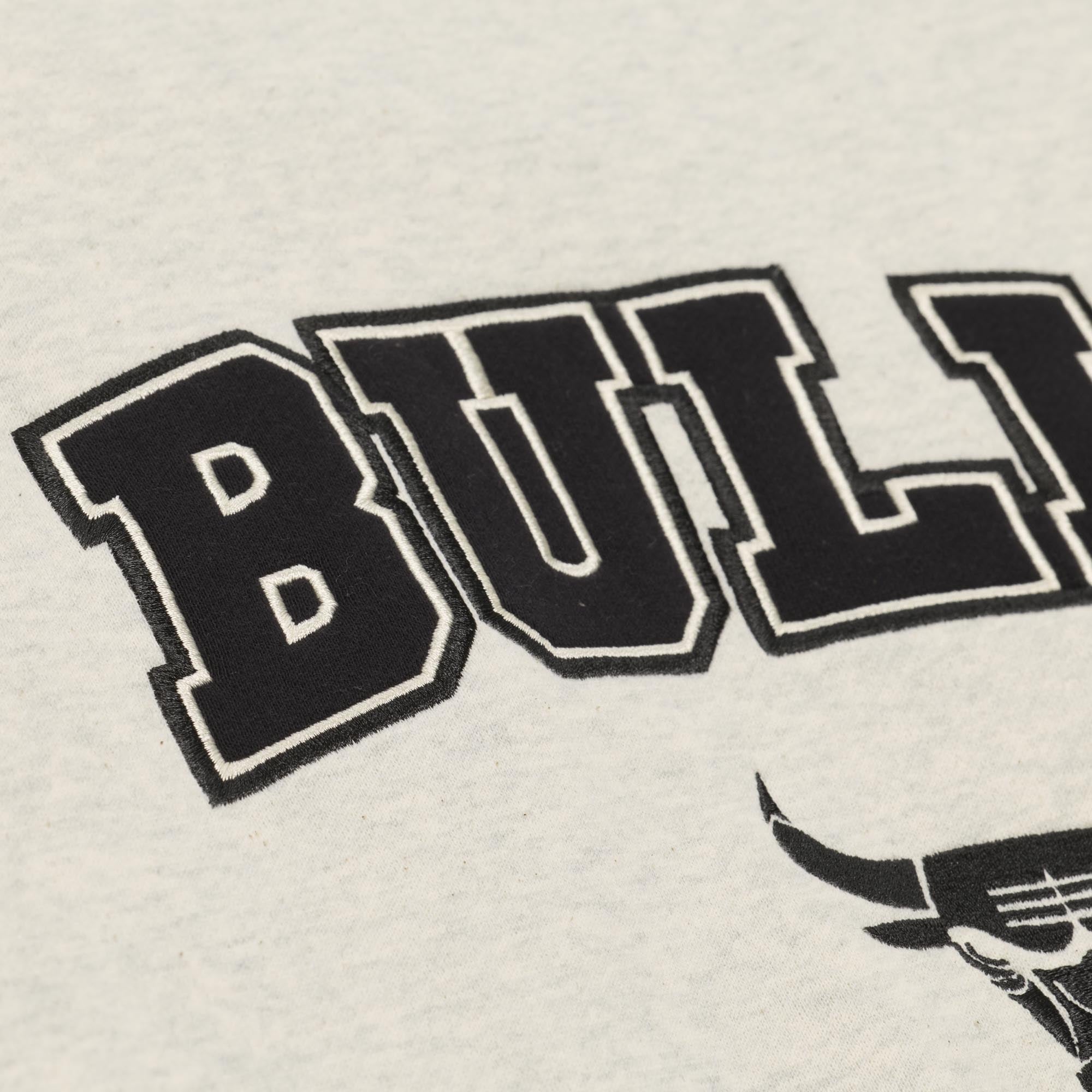 Sweat-shirt à col montant côtelé Mitchell & Ness Chicago Bulls couleur avoine pour femme