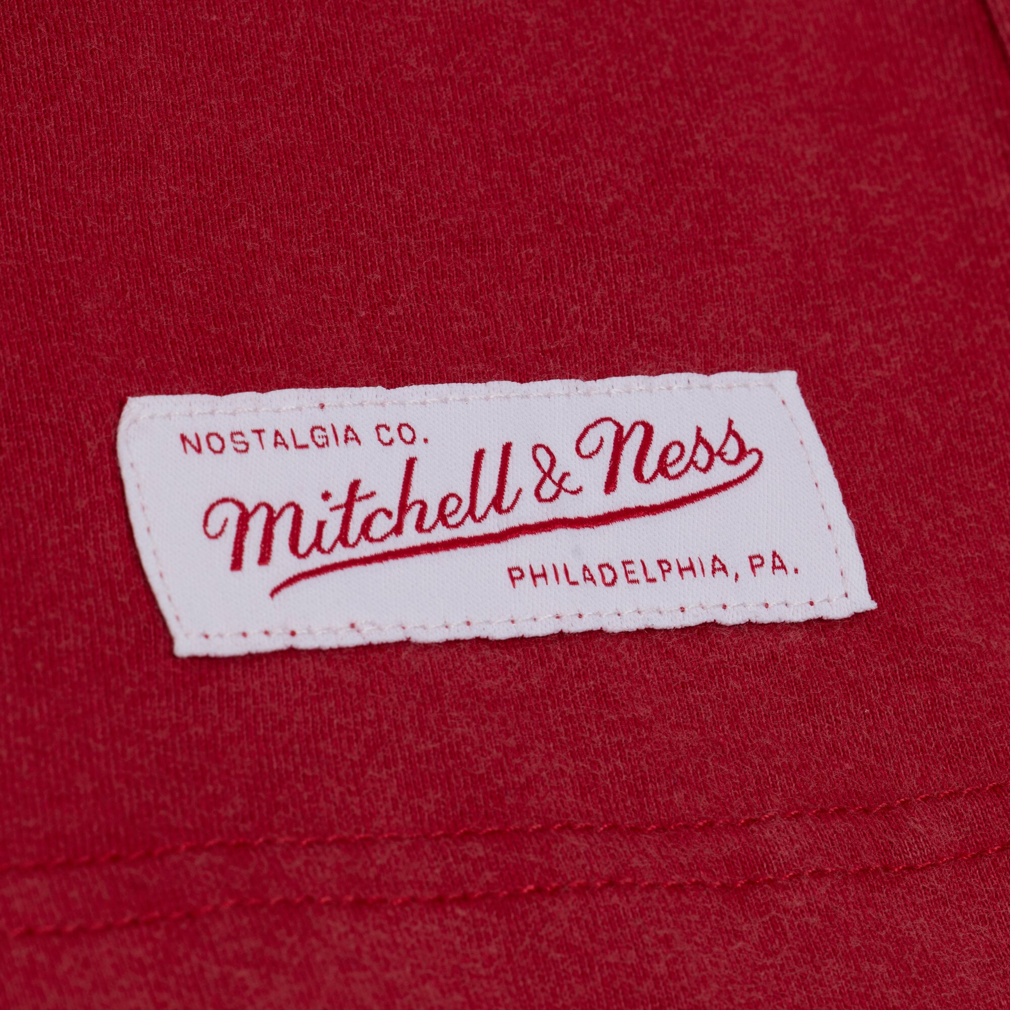 T-shirt essentiel Mitchell & Ness rouge Chicago Bulls pour femmes