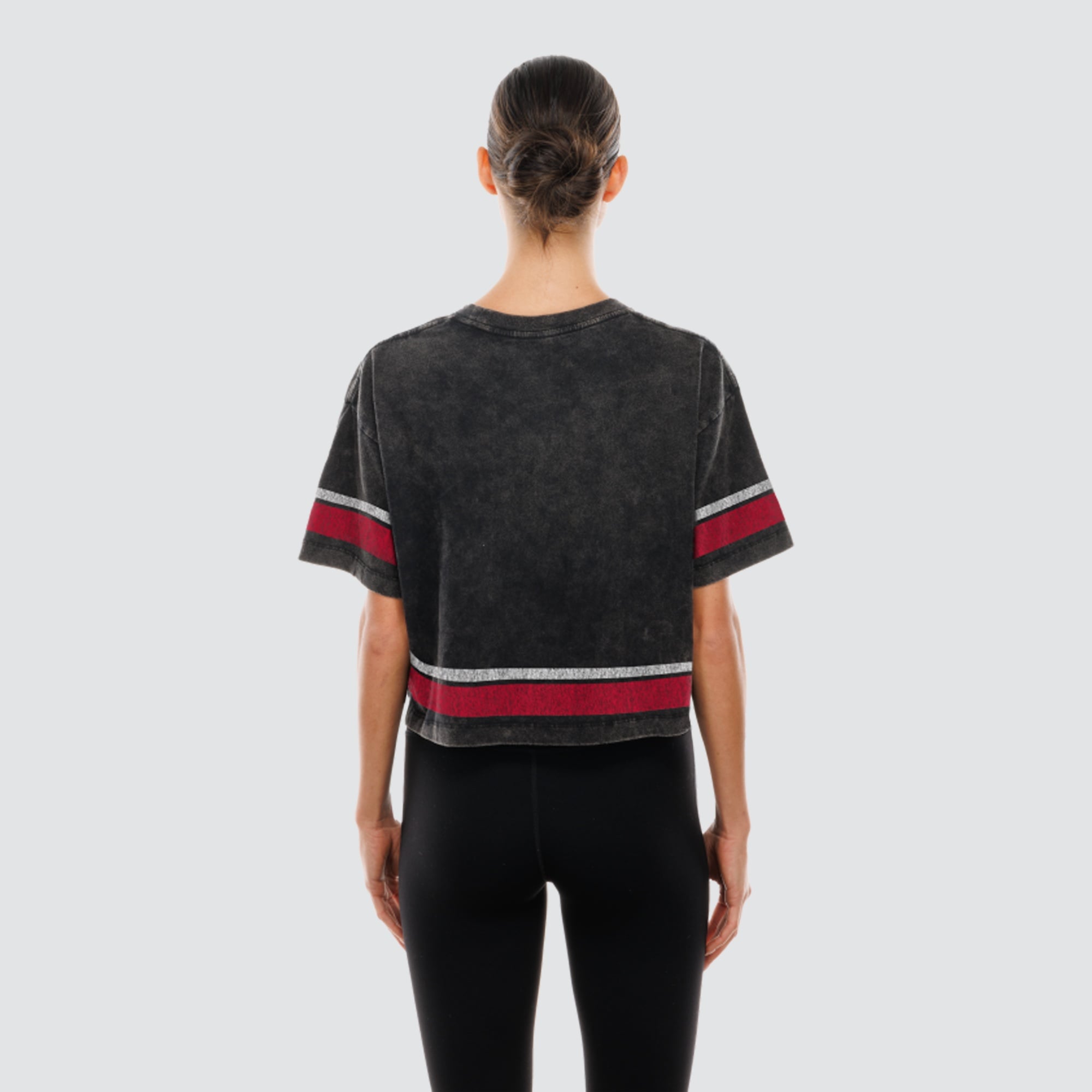 T-shirt court New Era Chicago Bulls noir pour femme, coupe carrée, délavage minéral