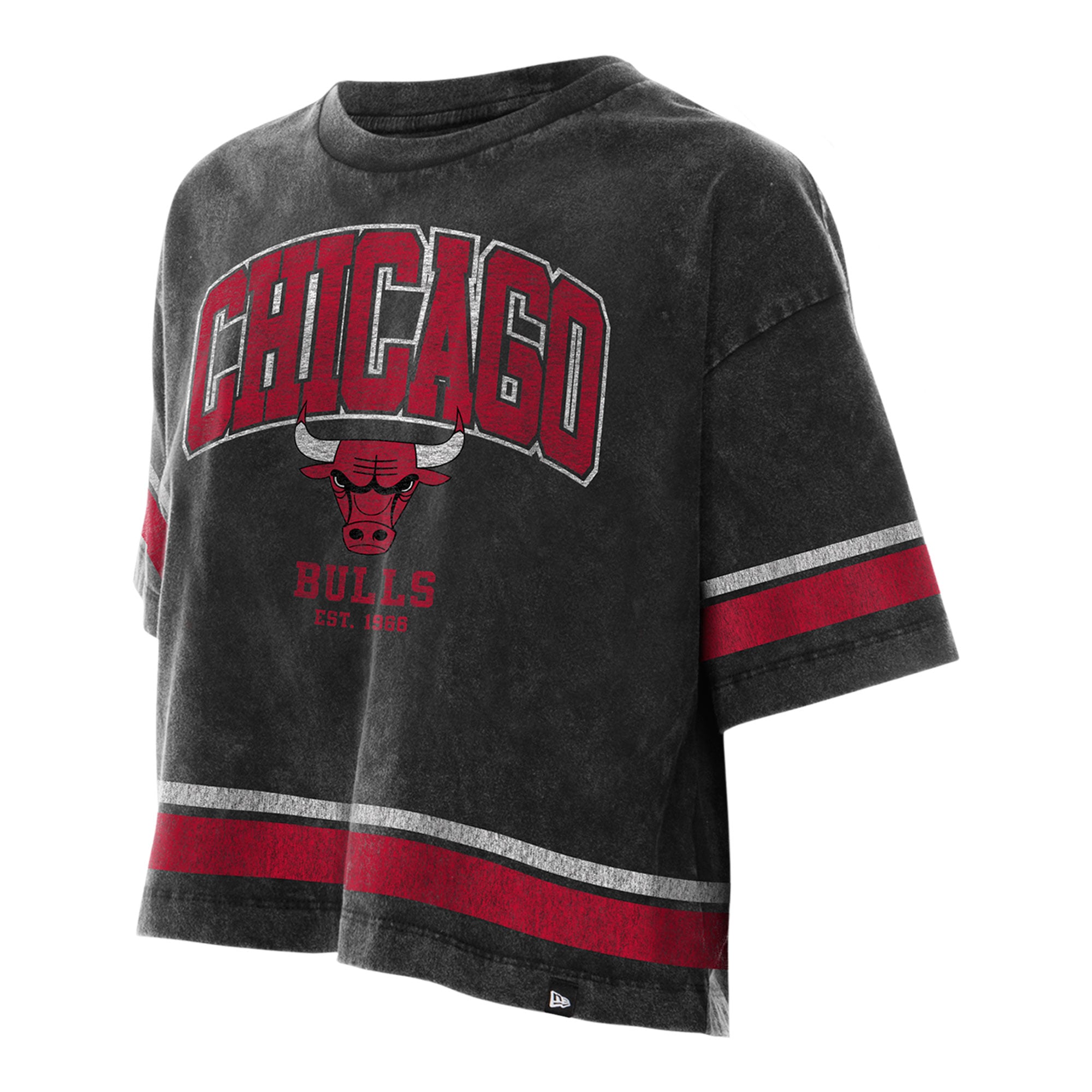 T-shirt court New Era Chicago Bulls noir pour femme, coupe carrée, délavage minéral