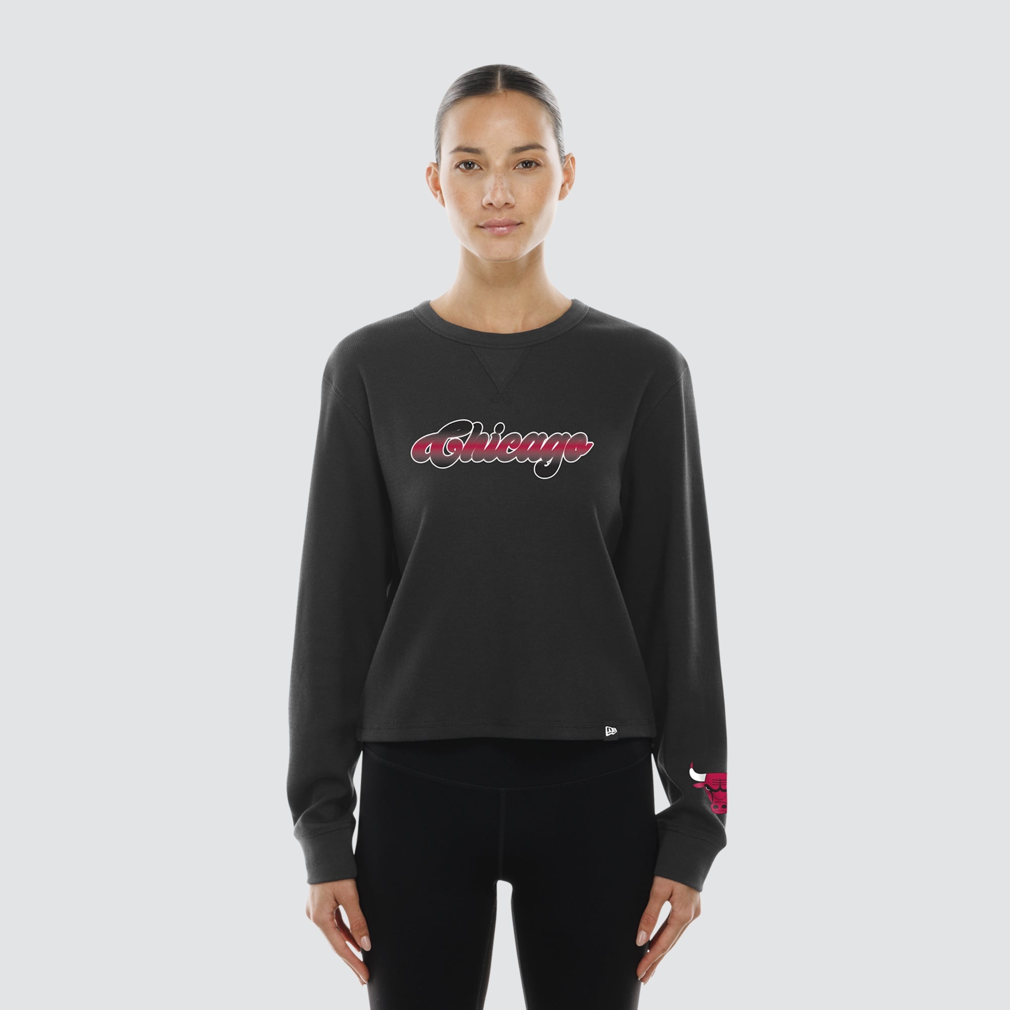 T-shirt thermique à manches longues New Era noir Chicago Bulls pour femme