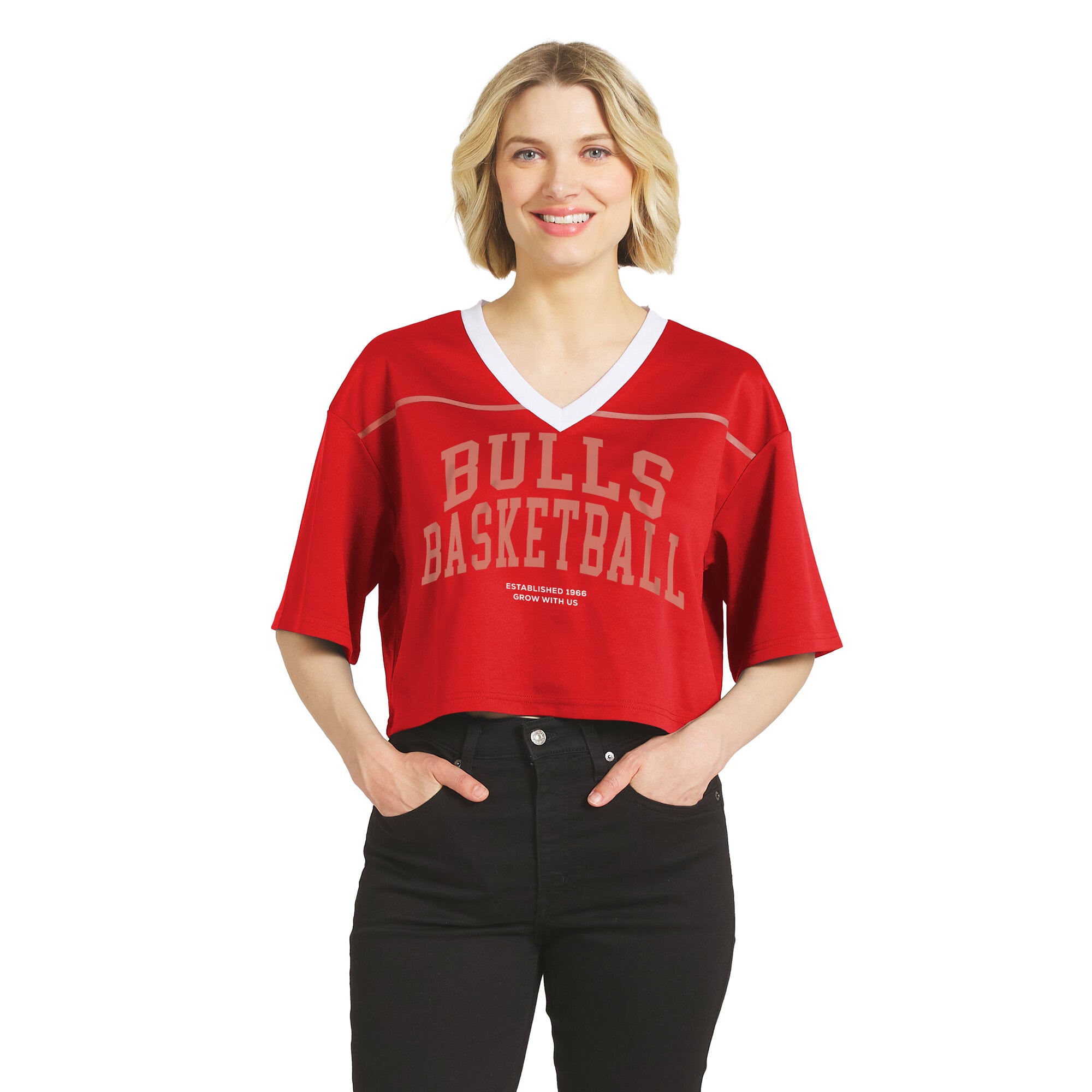 T-shirt court rouge Chicago Bulls pour femme de la marque WEAR by Erin Andrews
