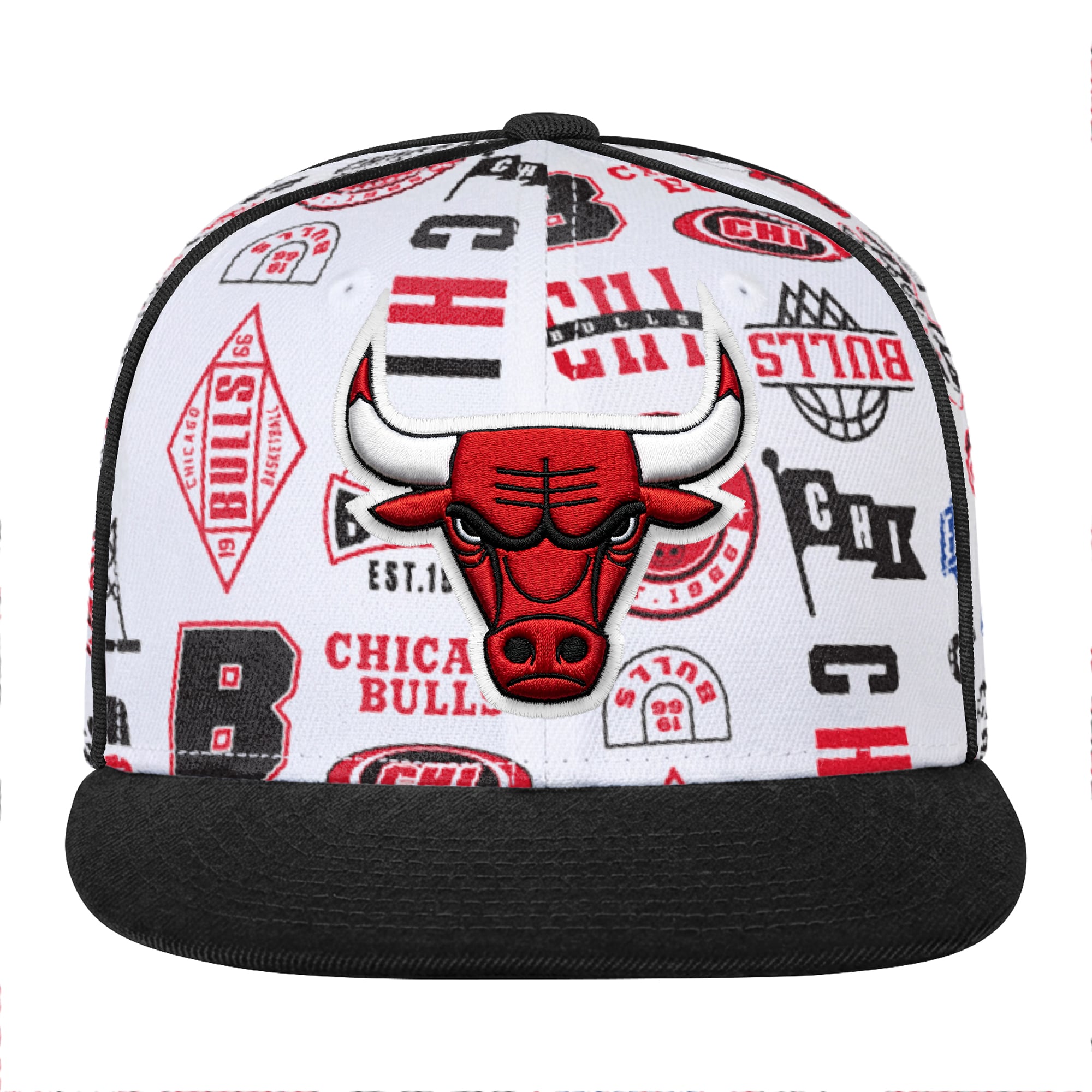 Youth Outerstuff White Chicago Bulls Piped Up Snapback Hat