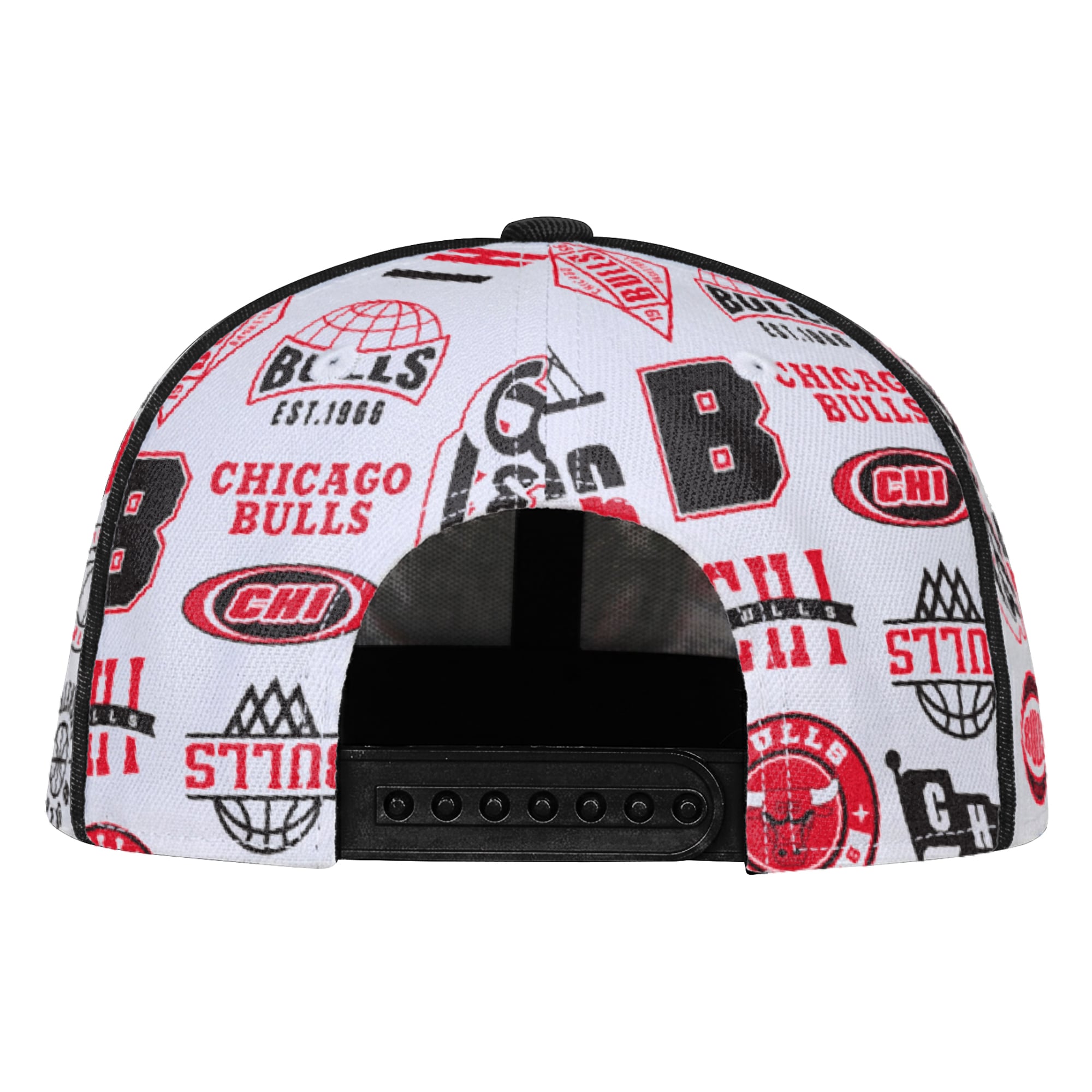 Youth Outerstuff White Chicago Bulls Piped Up Snapback Hat
