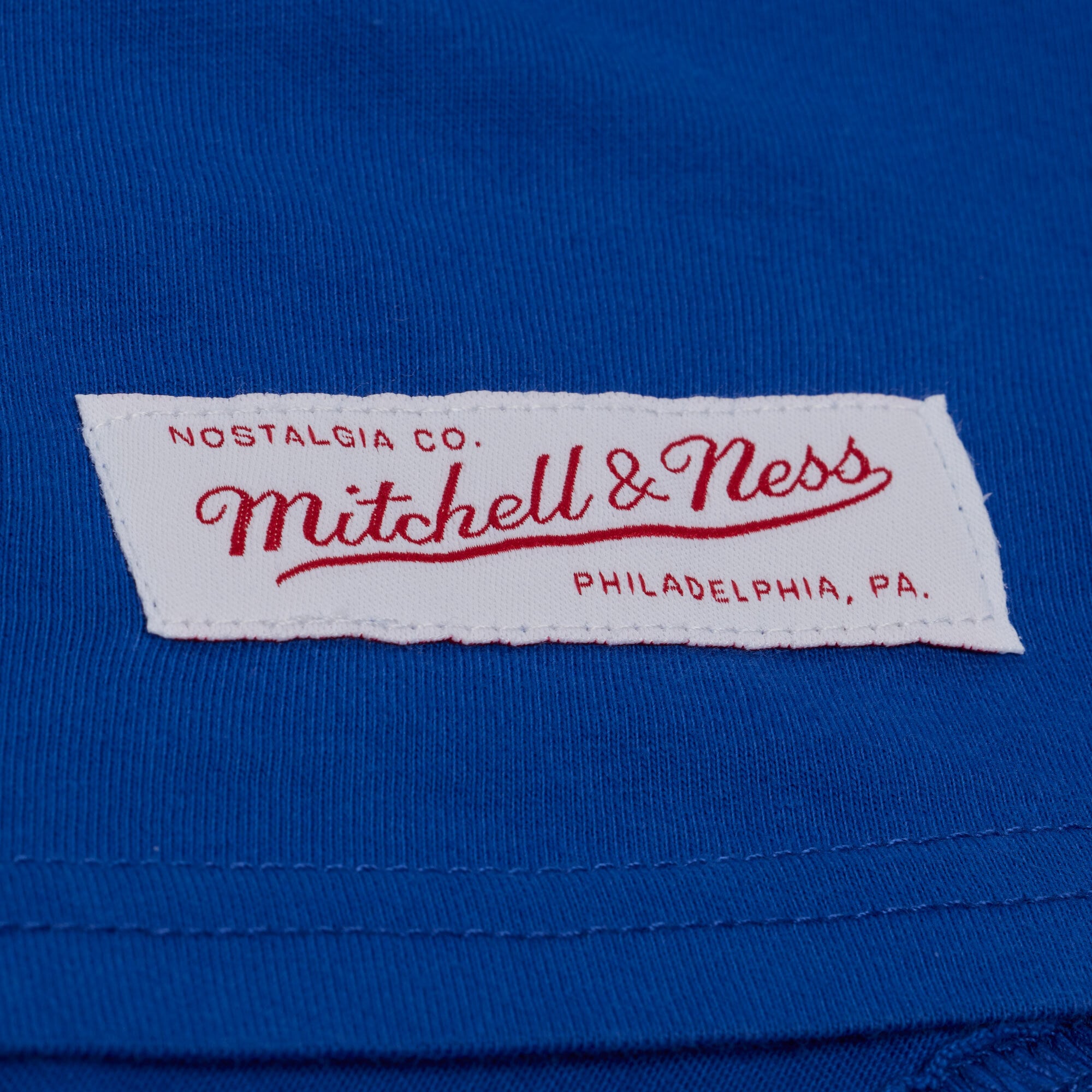 T-shirt Mitchell & Ness Royal Chicago Cubs Street Graphics pour femmes