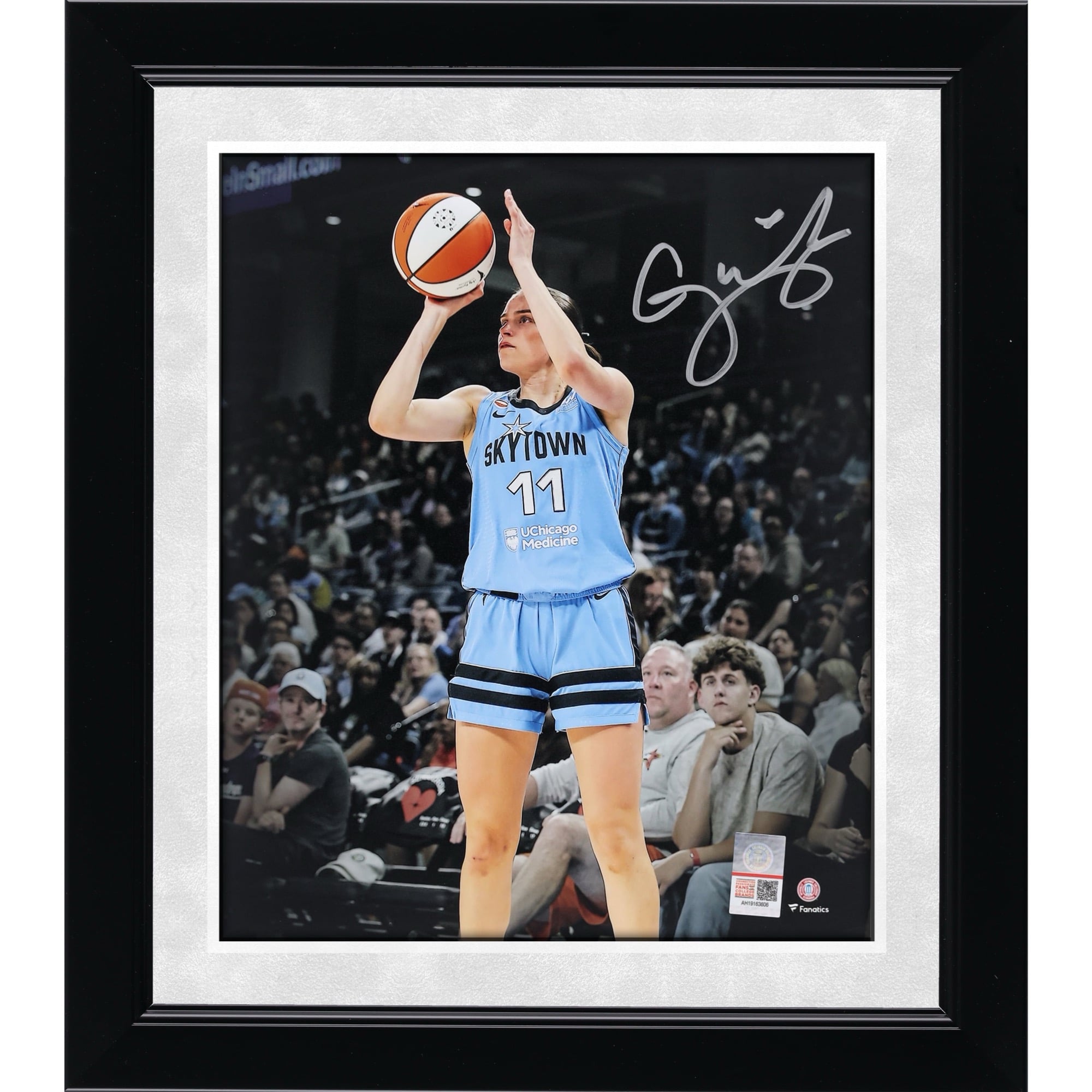 Gabriela Jaquez Chicago Sky Autographed 8" x 10" Shooting Spotlight Photograph