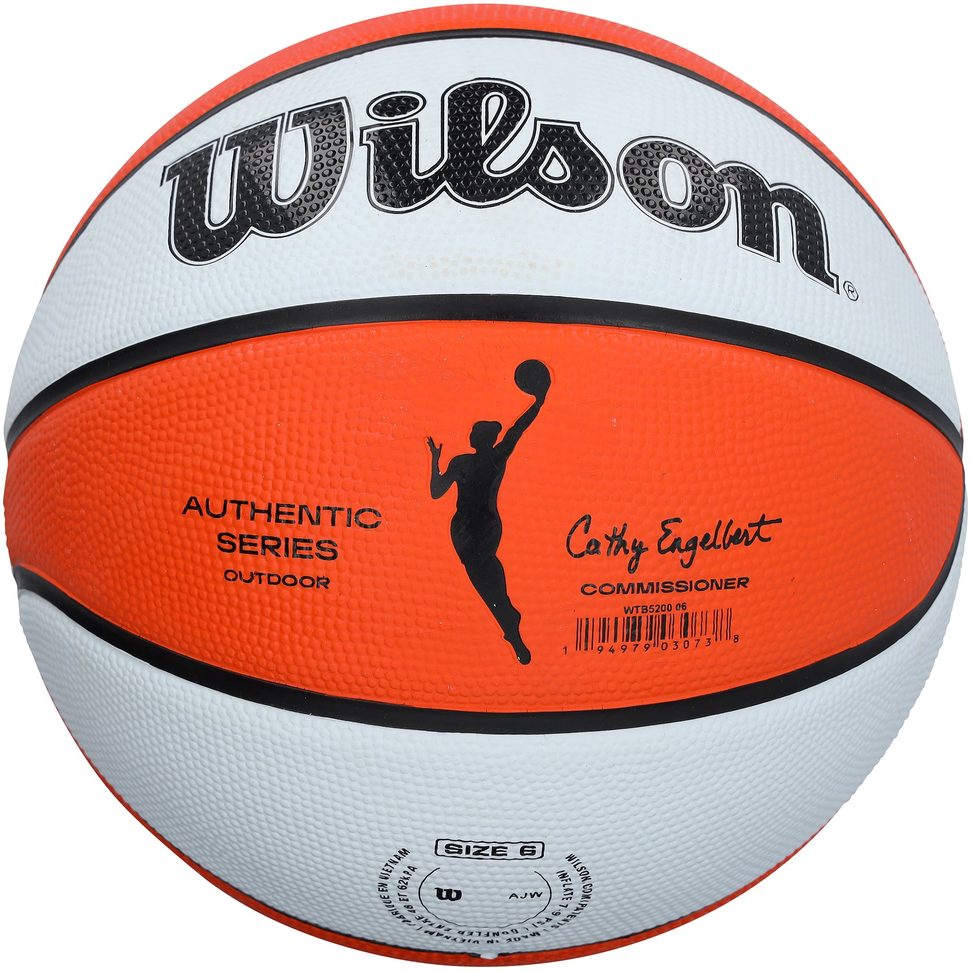 Ballon de basket-ball Wilson Outdoor autographié par Gabriela Jaquez des Chicago Sky