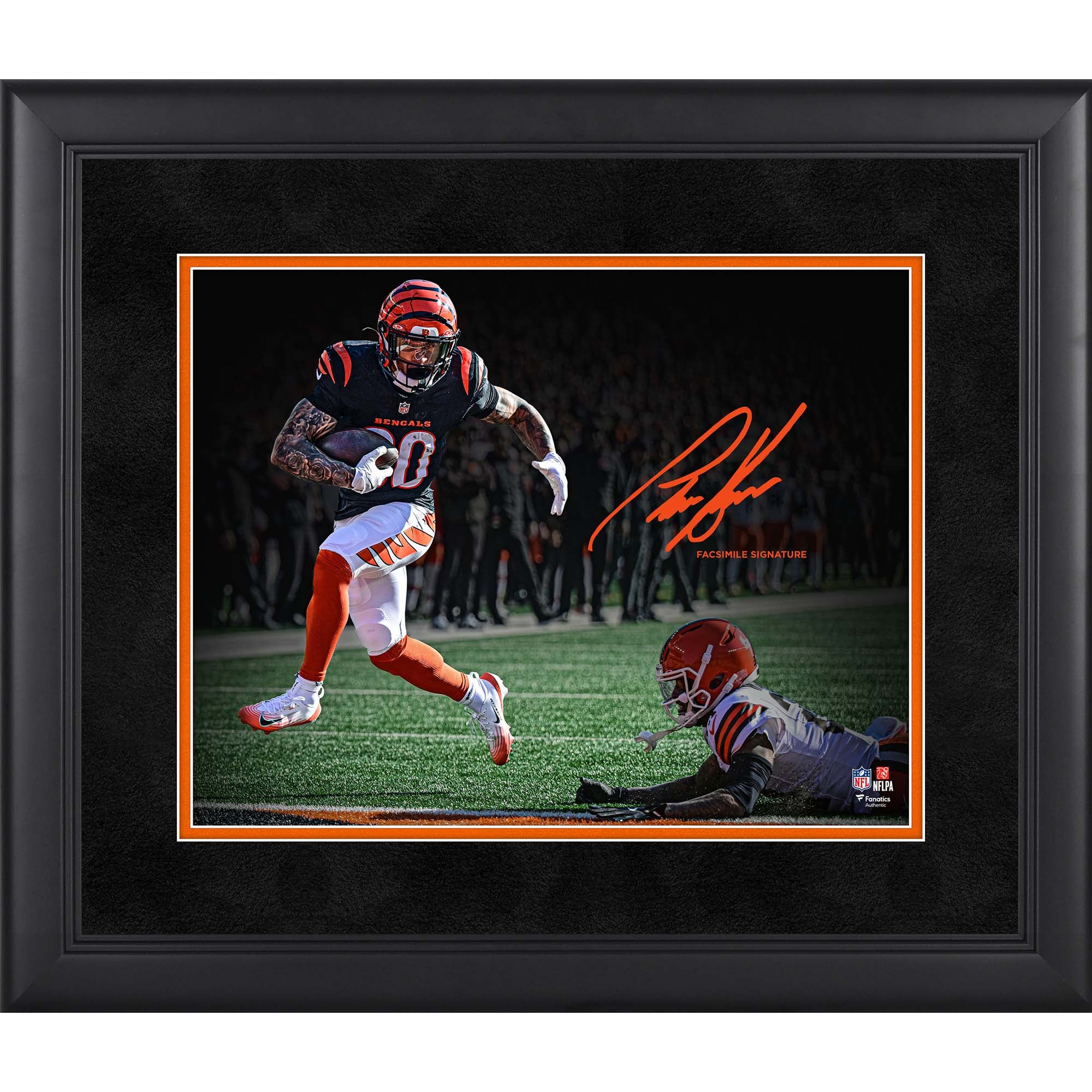 Photo encadrée 11 x 14 pouces de Chase Brown, joueur des Bengals de Cincinnati, avec sa signature fac-similé.