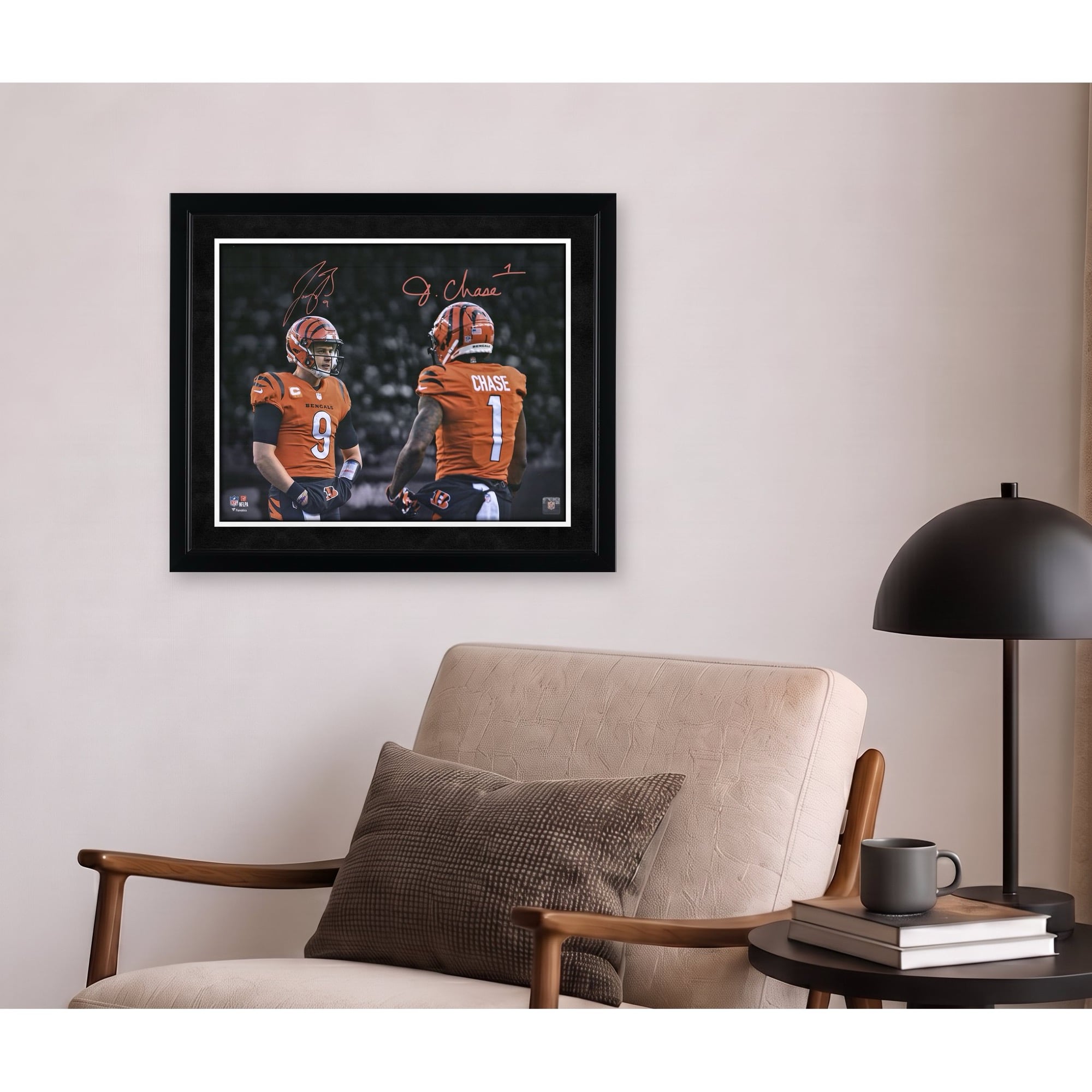 Photo Spotlight 16" x 20" signée par Ja'Marr Chase et Joe Burrow, joueurs des Bengals de Cincinnati.
