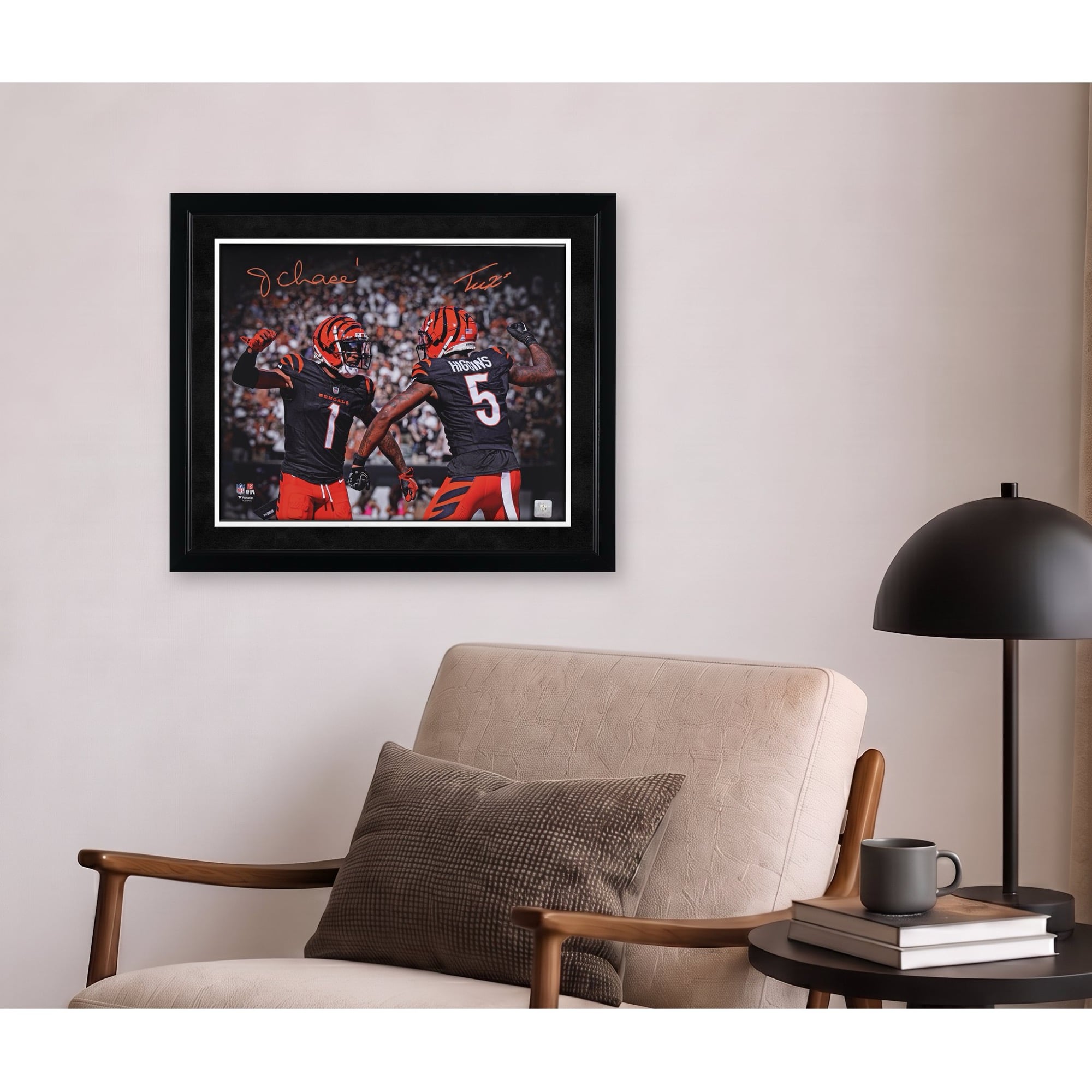 Photo dédicacée de Ja'Marr Chase et Tee Higgins, joueurs des Bengals de Cincinnati (40 x 50 cm), lors de la cérémonie des Celebration Spotlight.