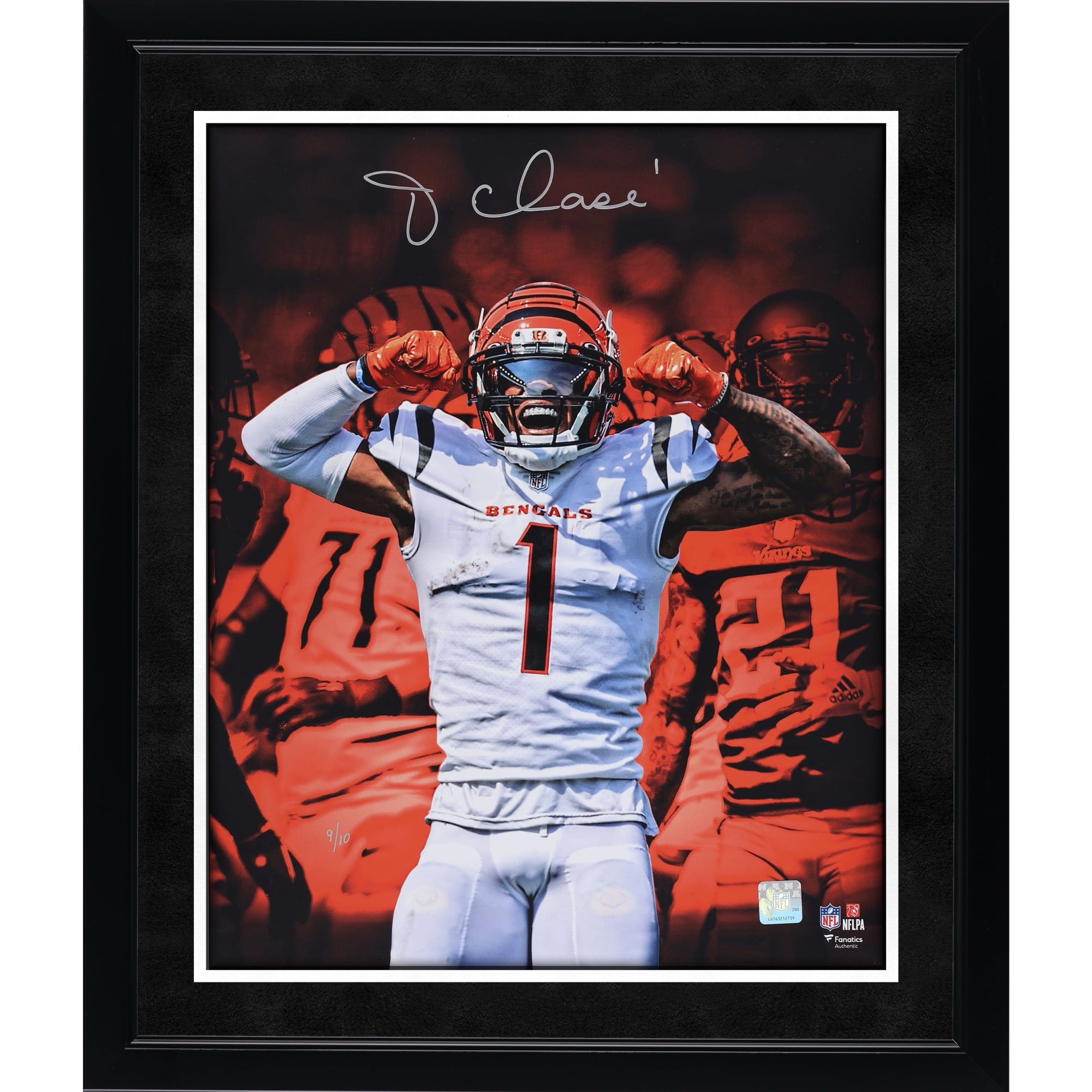 Photo dédicacée de Ja'Marr Chase (Cincinnati Bengals) - 40,6 x 50,8 cm (édition limitée à 10 exemplaires) - Coloris de l'équipe Unleashed