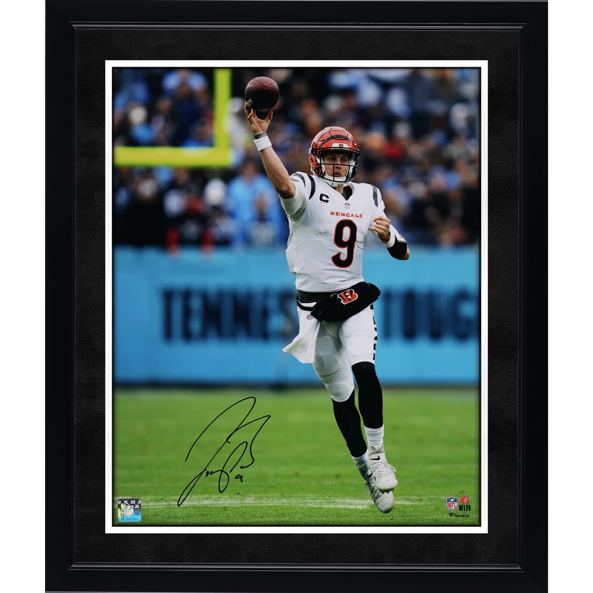 Photo dédicacée de Joe Burrow (Cincinnati Bengals) - Passe contre les Titans, maillot blanc, 40 x 50 cm