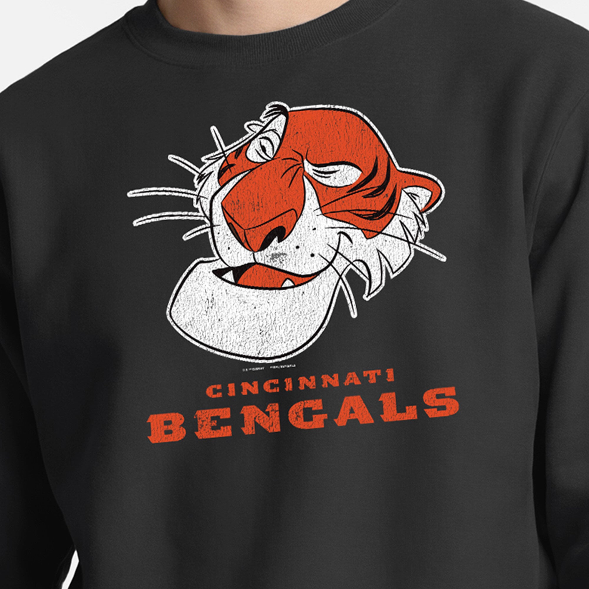 Sweat-shirt noir Disney x Champion Cincinnati Bengals Shere Khan Powerblend pour homme